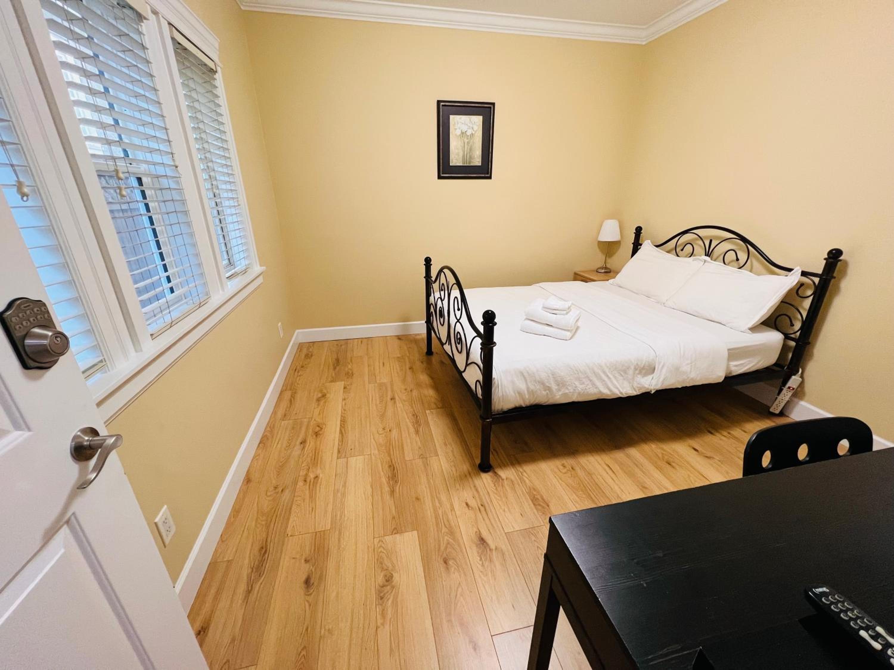 Vancouver Metrotown Guest House 8 mins walk to Sky Train