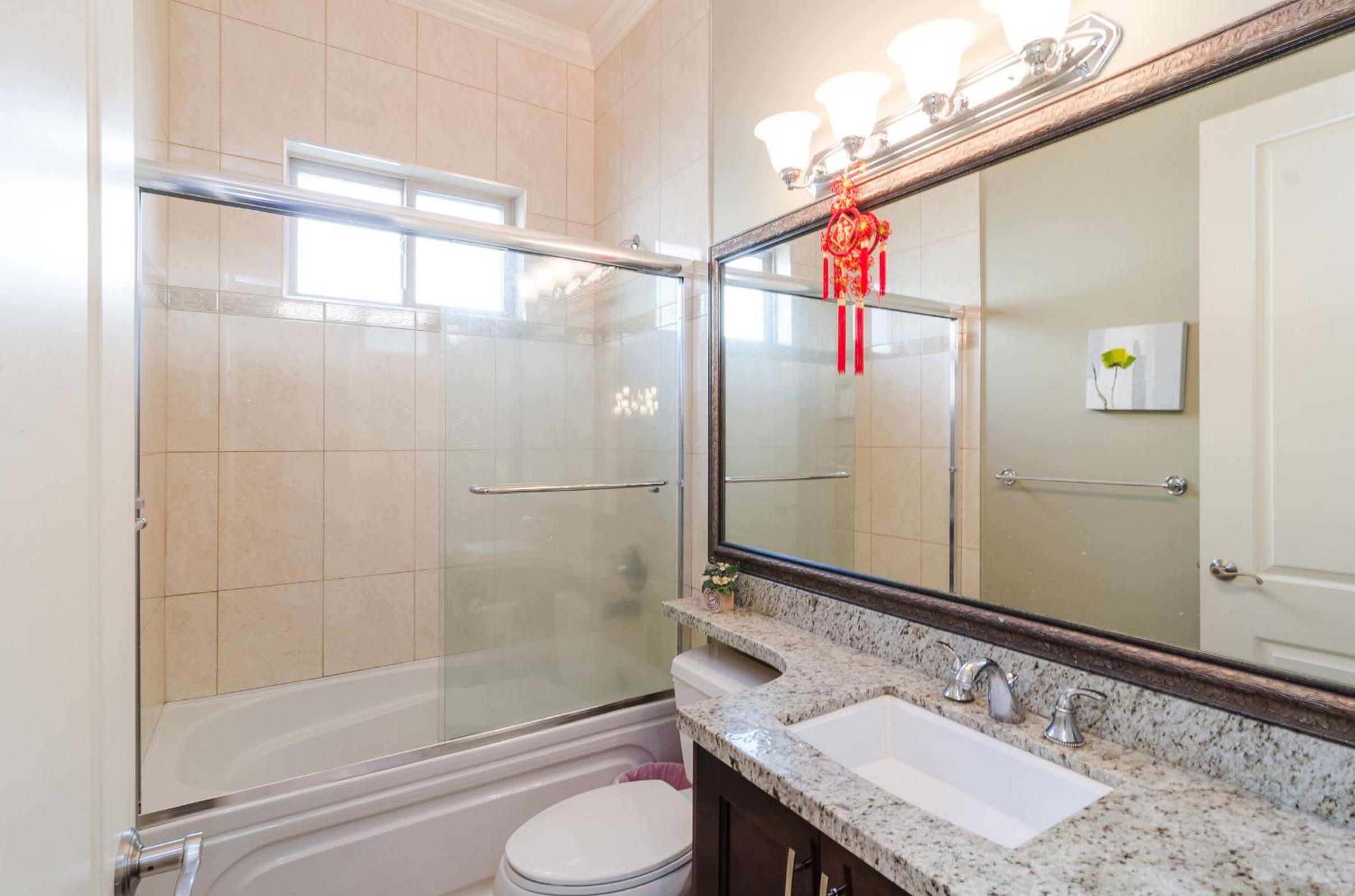 Vancouver Metrotown Guest House 8 mins walk to Sky Train
