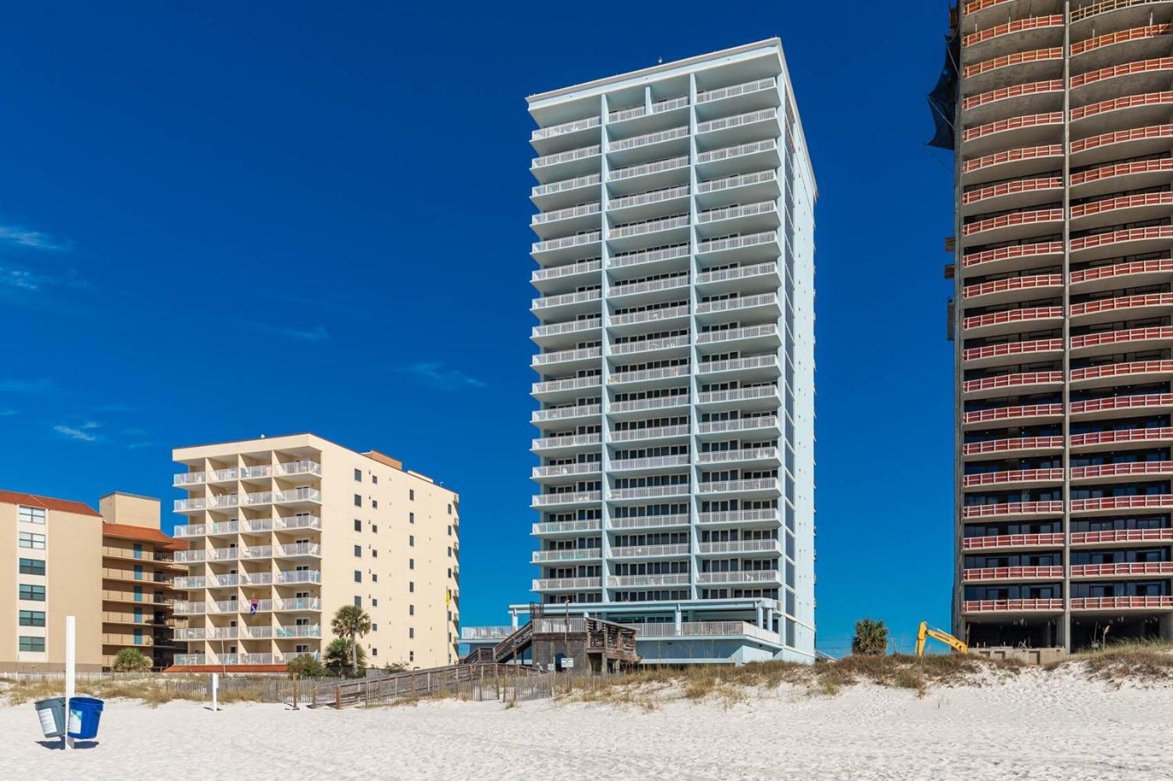 Colonnades 1201 view 4