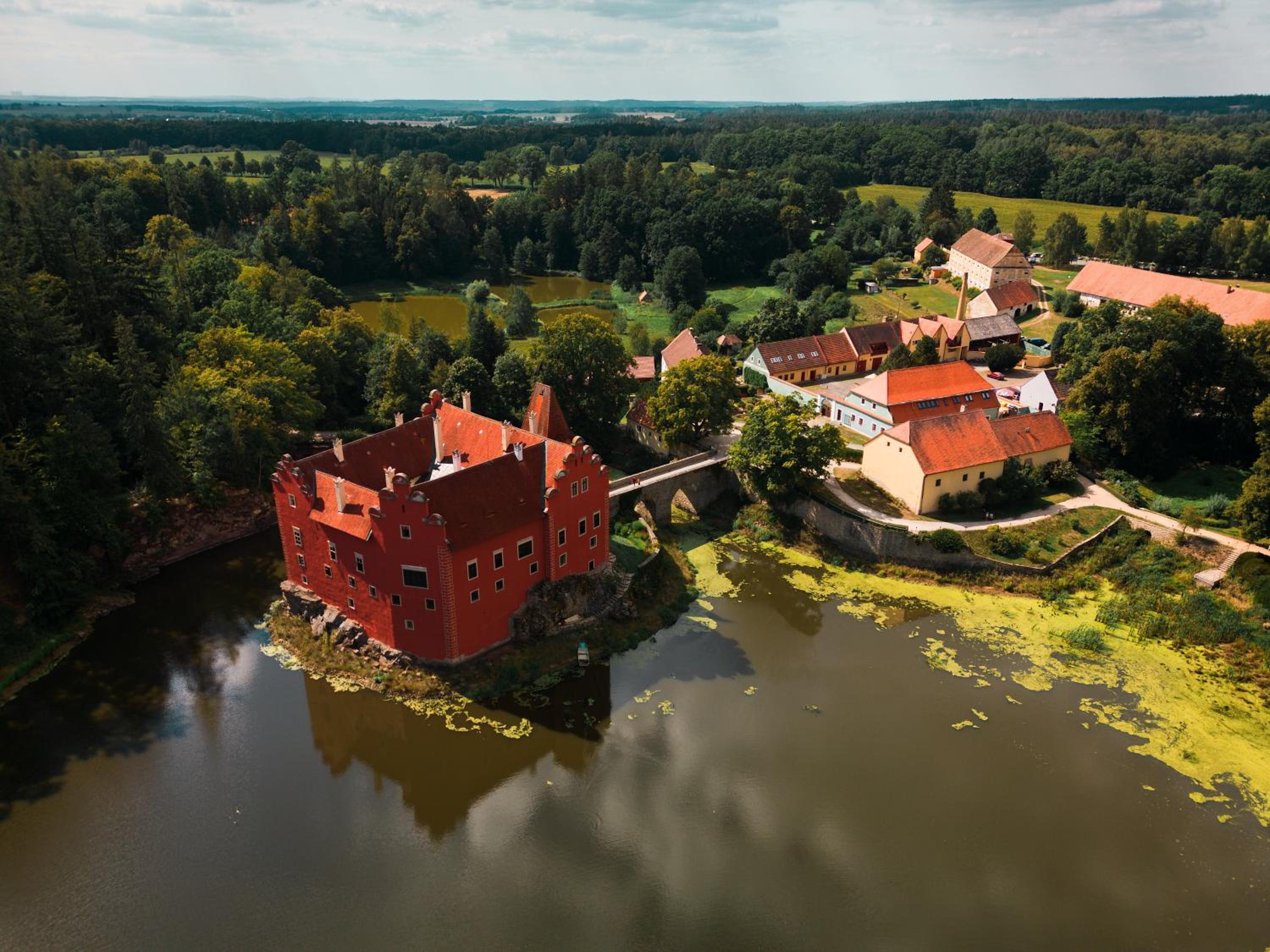 Penzion a restaurace Zlatovláska u zámku Červená Lhota