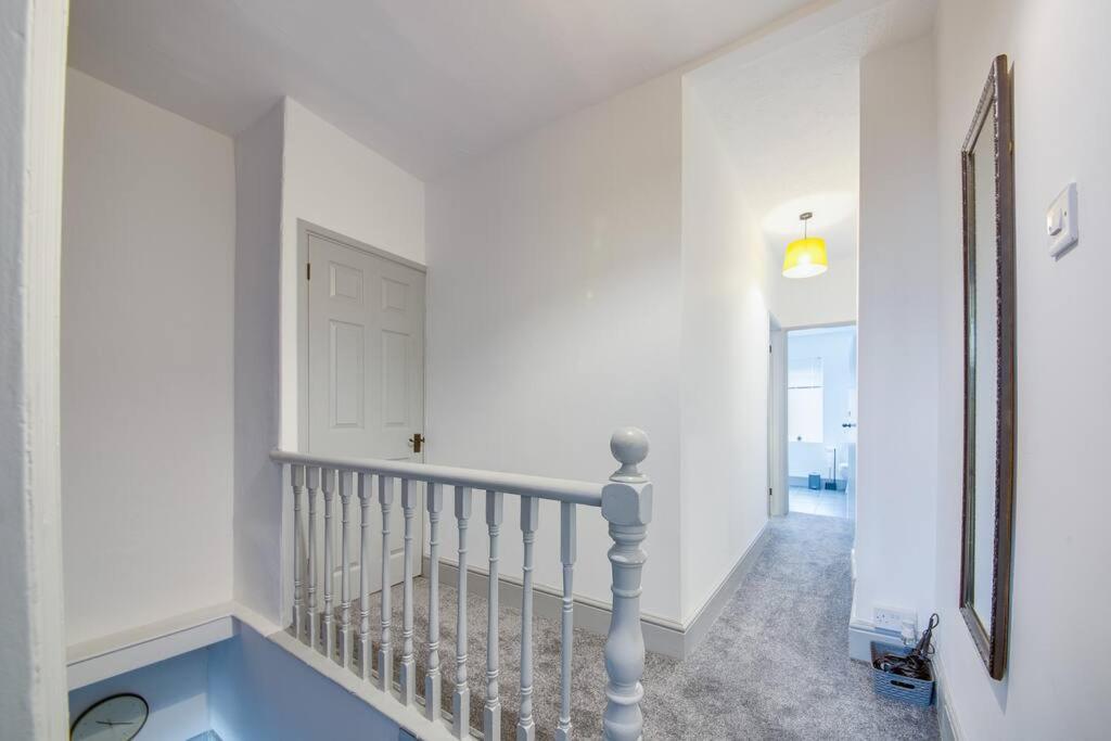 Guest Road - Stylish 3 Bedroom House view 2