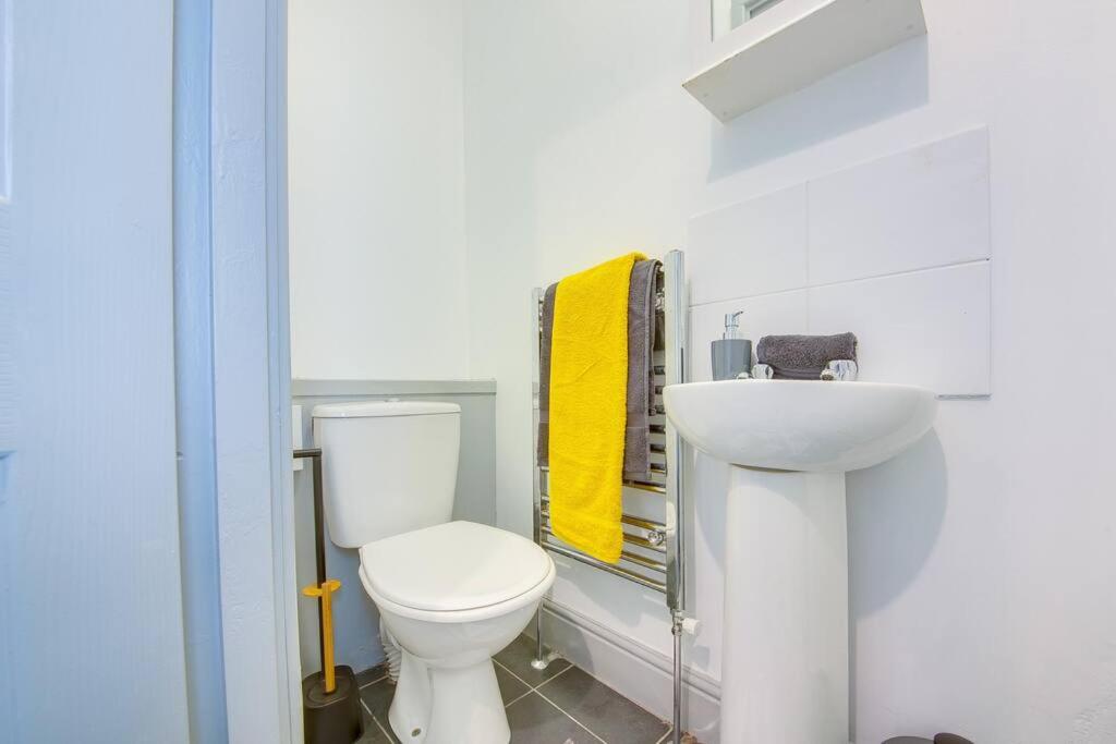 Guest Road - Stylish 3 Bedroom House view 3