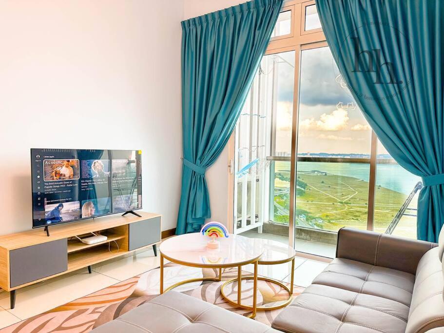 Paragon Seaview 30th Floor【2BR Near CIQ】Netflix