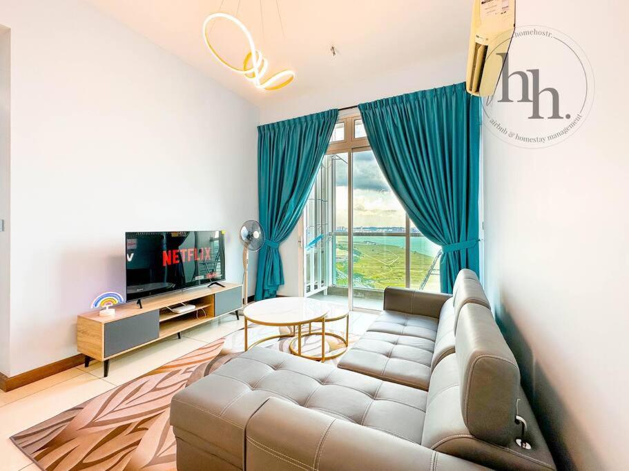 Paragon Seaview 30th Floor【2BR Near CIQ】Netflix