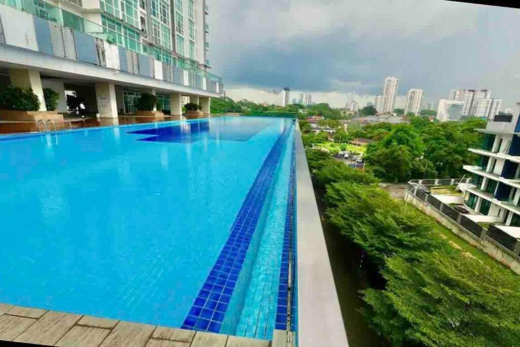 Paragon Seaview 30th Floor【2BR Near CIQ】Netflix