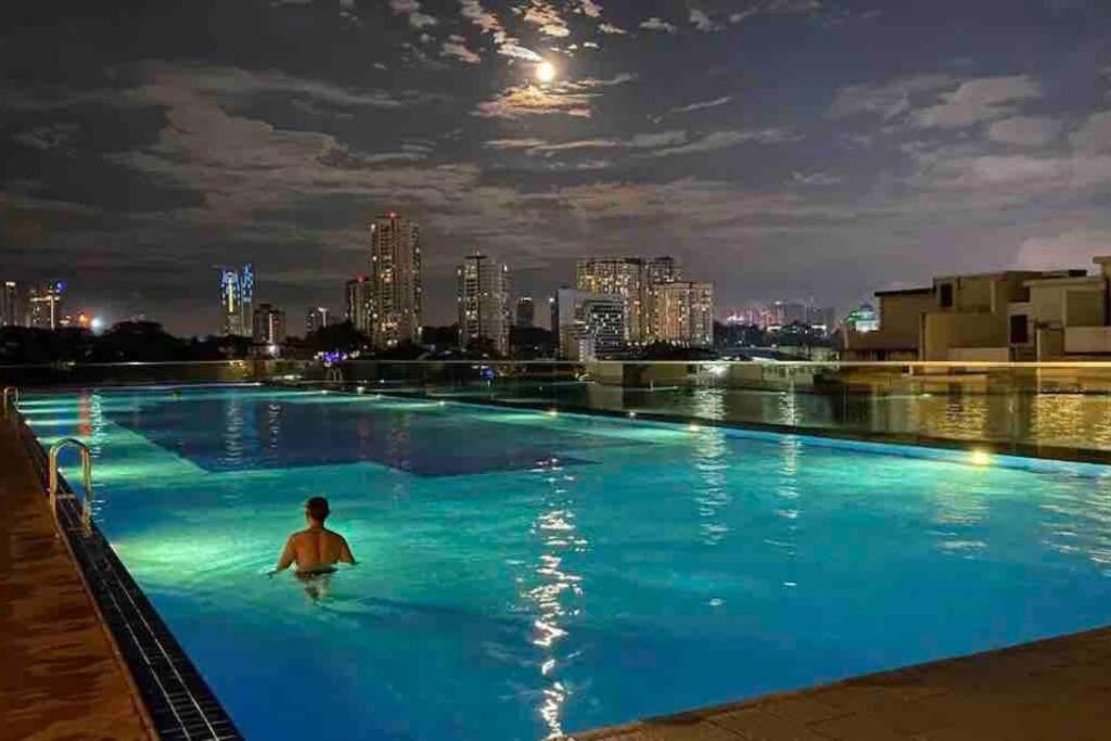 Paragon Seaview 30th Floor【2BR Near CIQ】Netflix