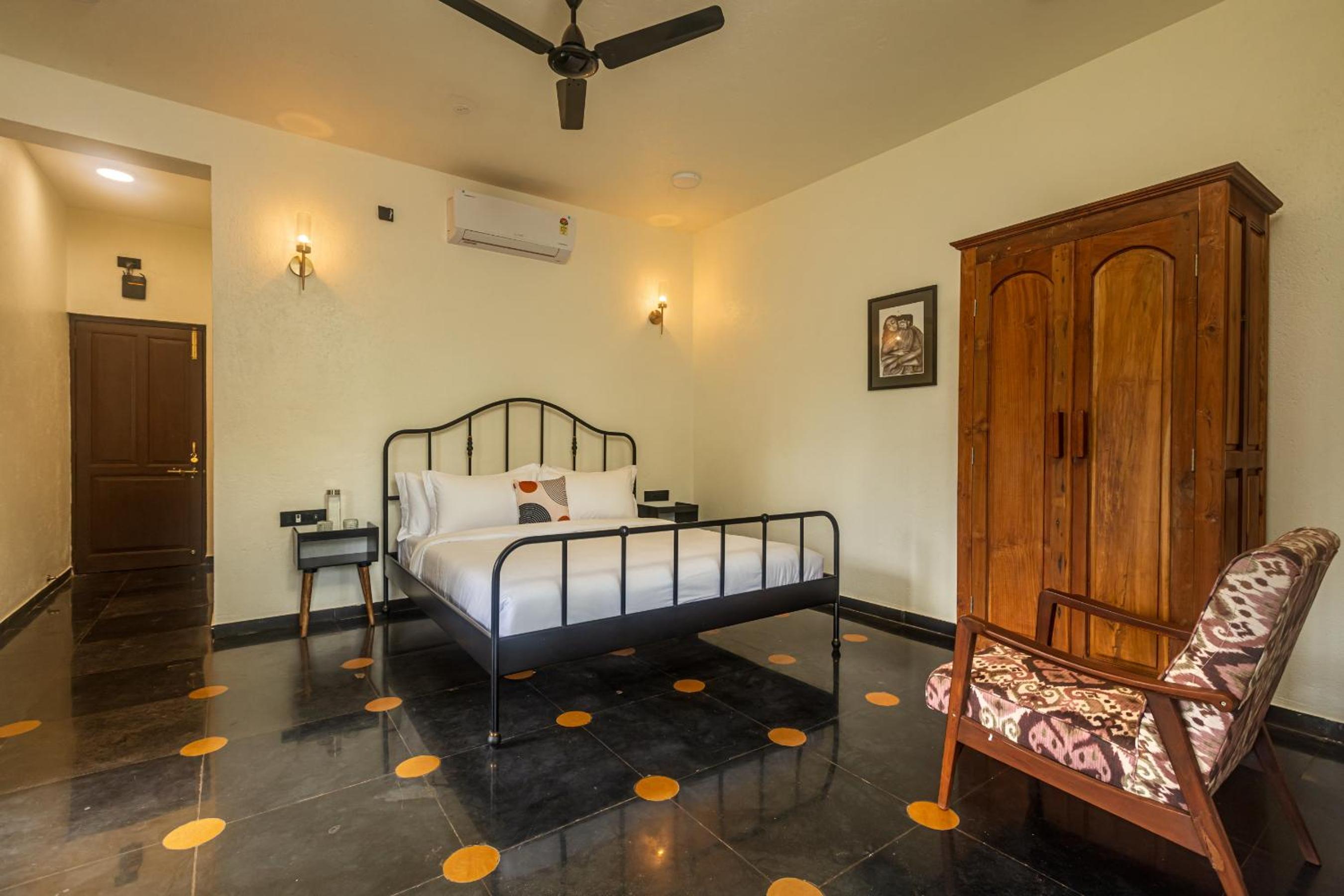 SaffronStays Amavi - 4BHK Villa in Dapoli with Lawn & Tropical Garden, Perfect for Family Celebrations