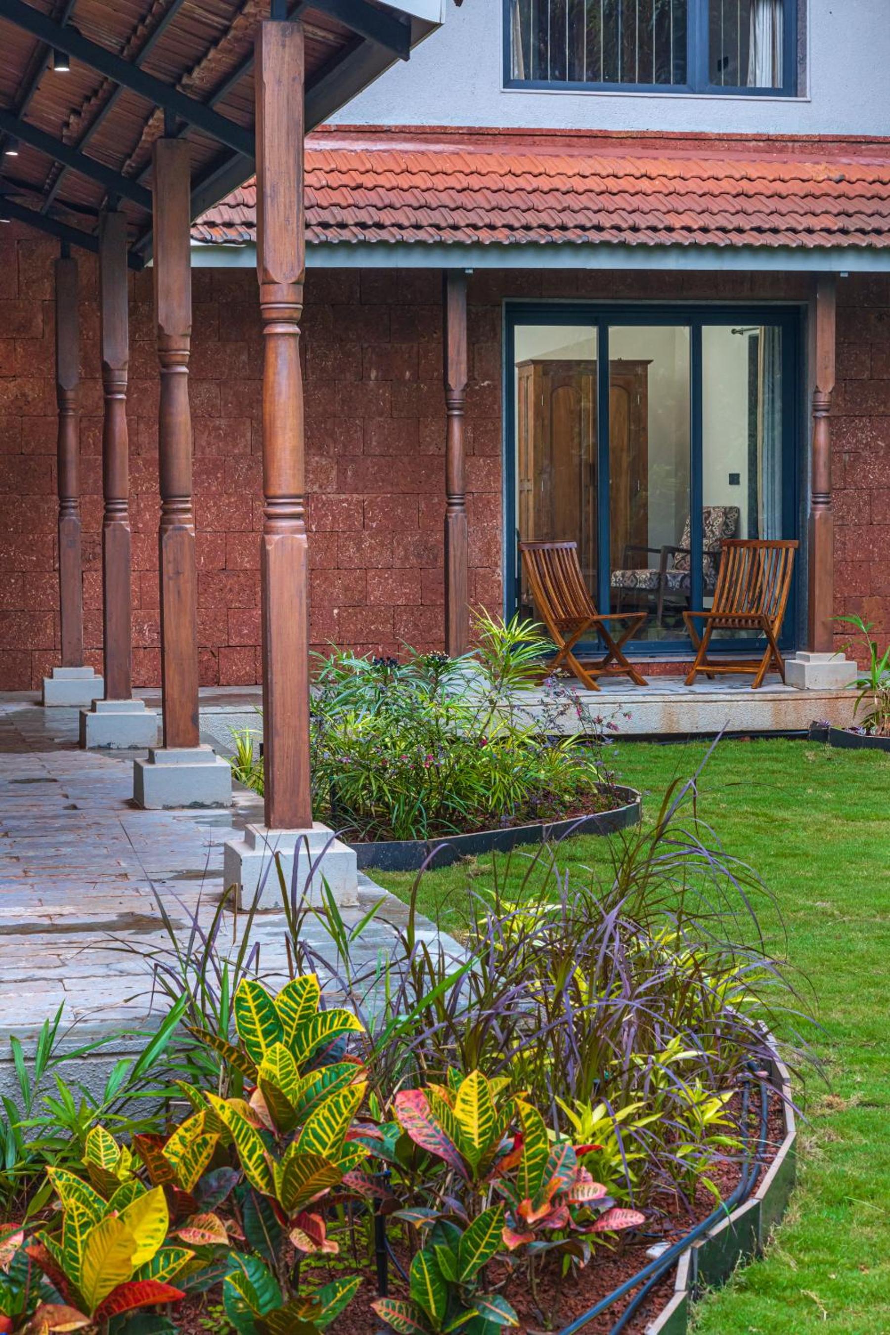 SaffronStays Amavi - 4BHK Villa in Dapoli with Lawn & Tropical Garden, Perfect for Family Celebrations