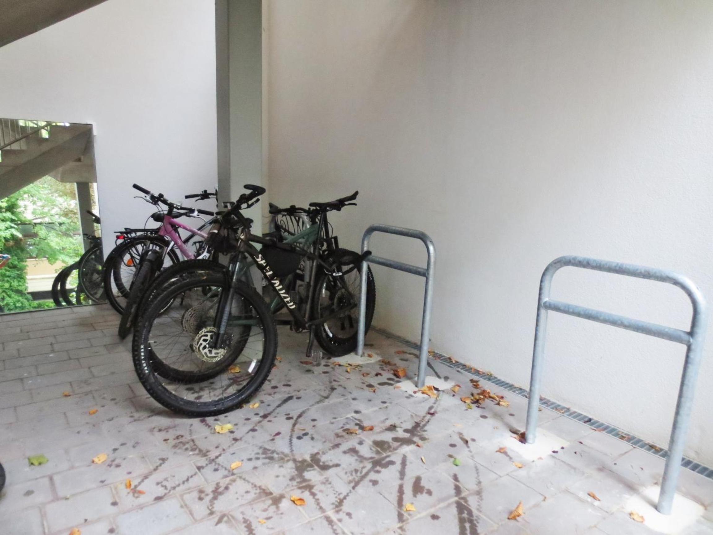 WOLKE, Apartment mit Balkon am Fluss, Zentrum, Parkplatz
