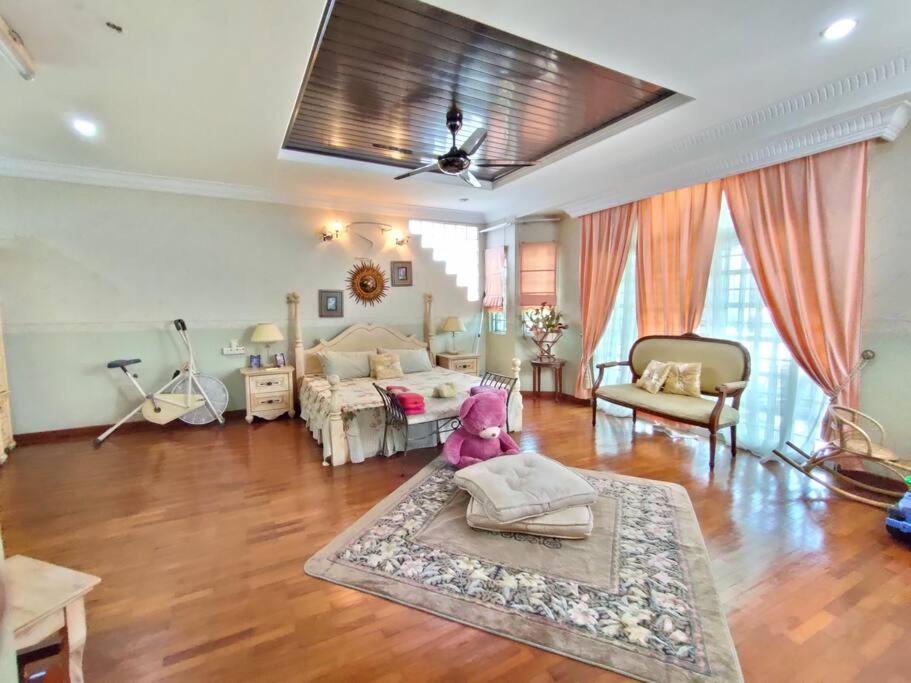 The Bungalow Homestay with Private Pool by Cheta photo 5