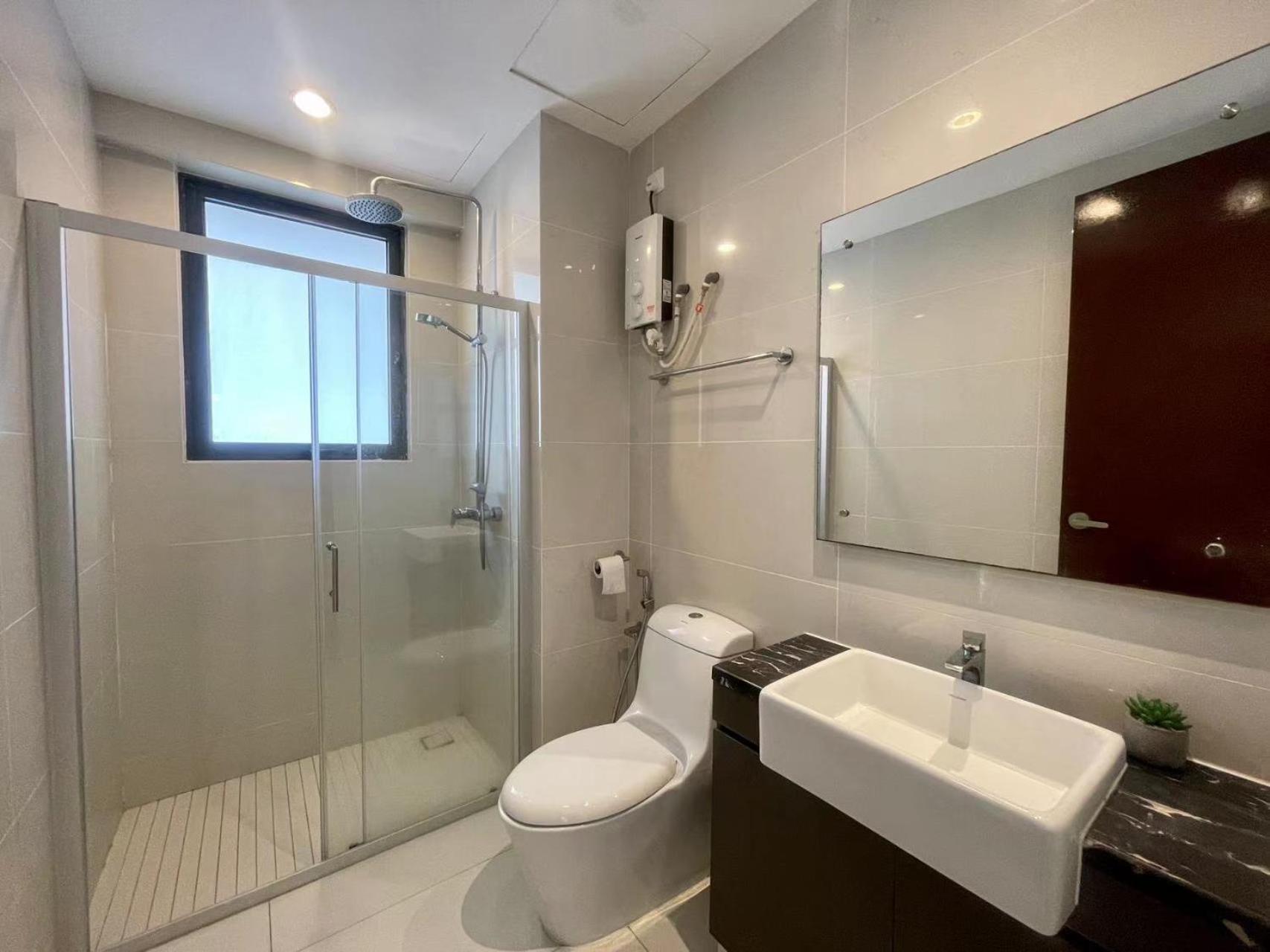 Modern Seaview Near CIQ Johor Bahru 3B3B