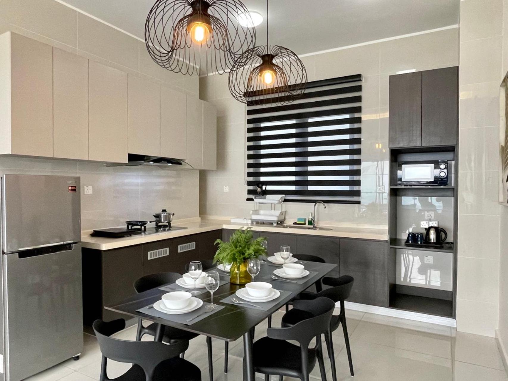 Modern Seaview Near CIQ Johor Bahru 3B3B