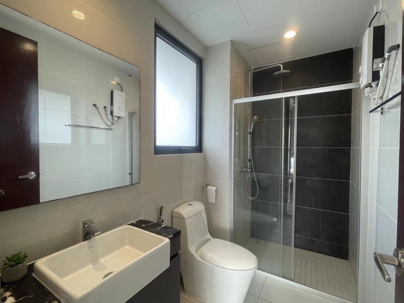 Modern Seaview Near CIQ Johor Bahru 3B3B