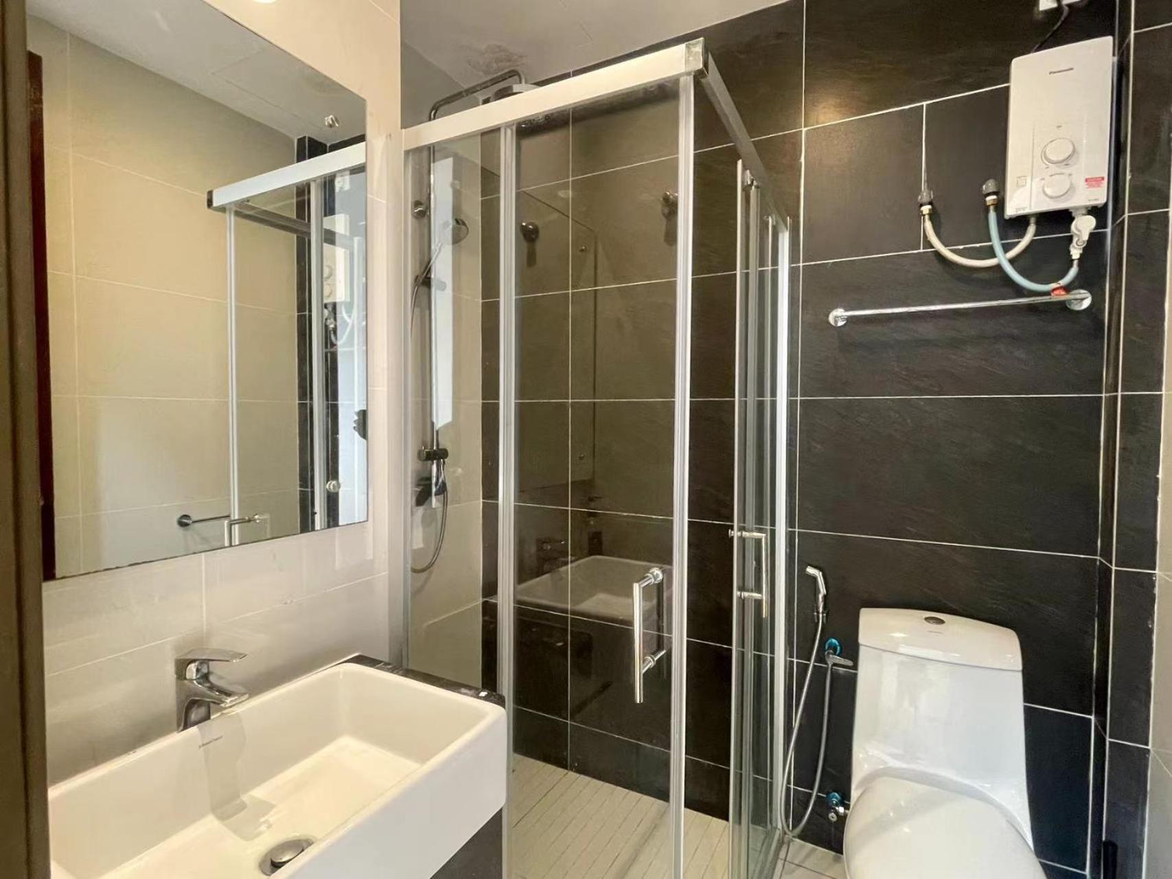 Modern Seaview Near CIQ Johor Bahru 3B3B
