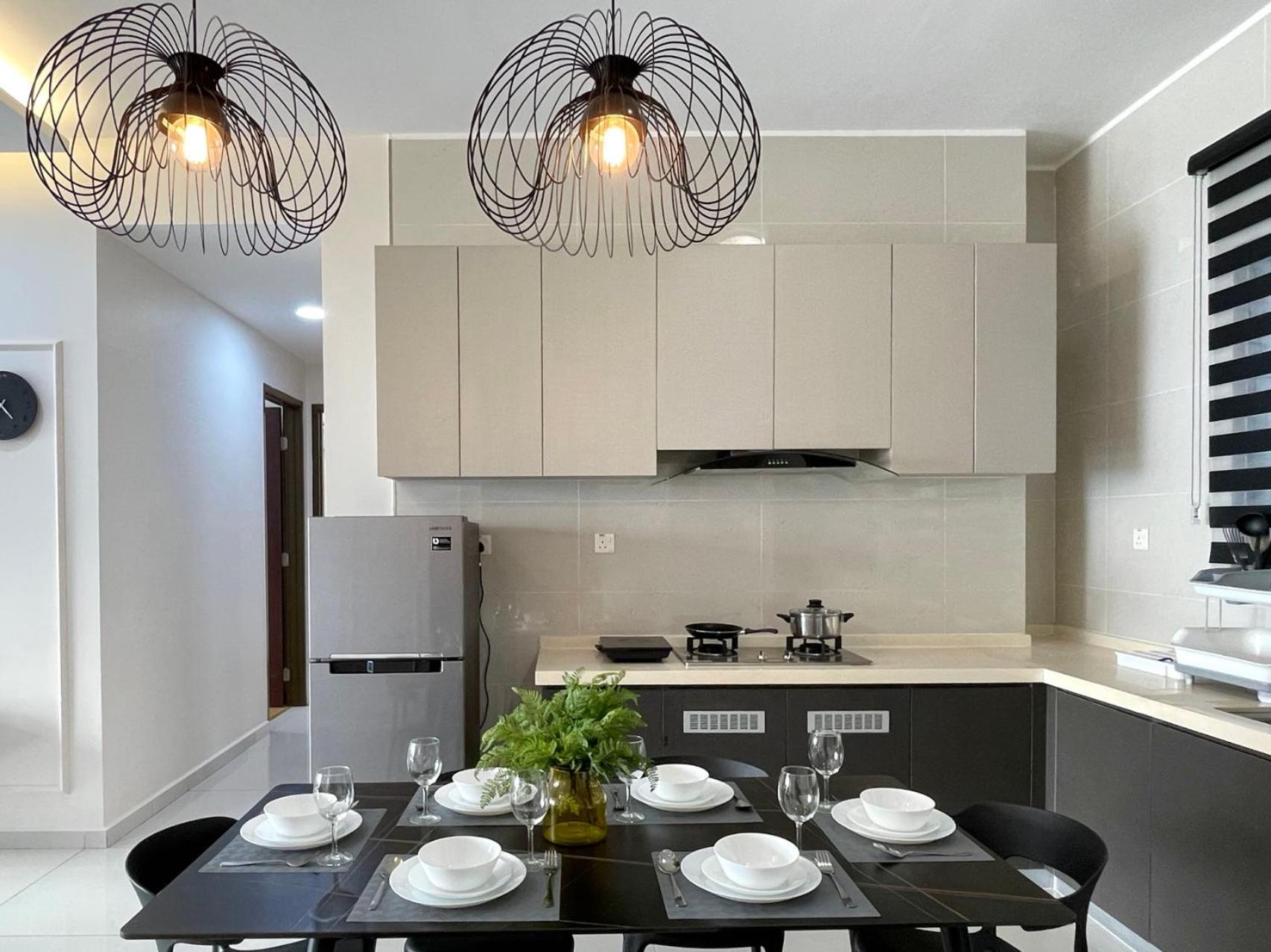 Modern Seaview Near CIQ Johor Bahru 3B3B