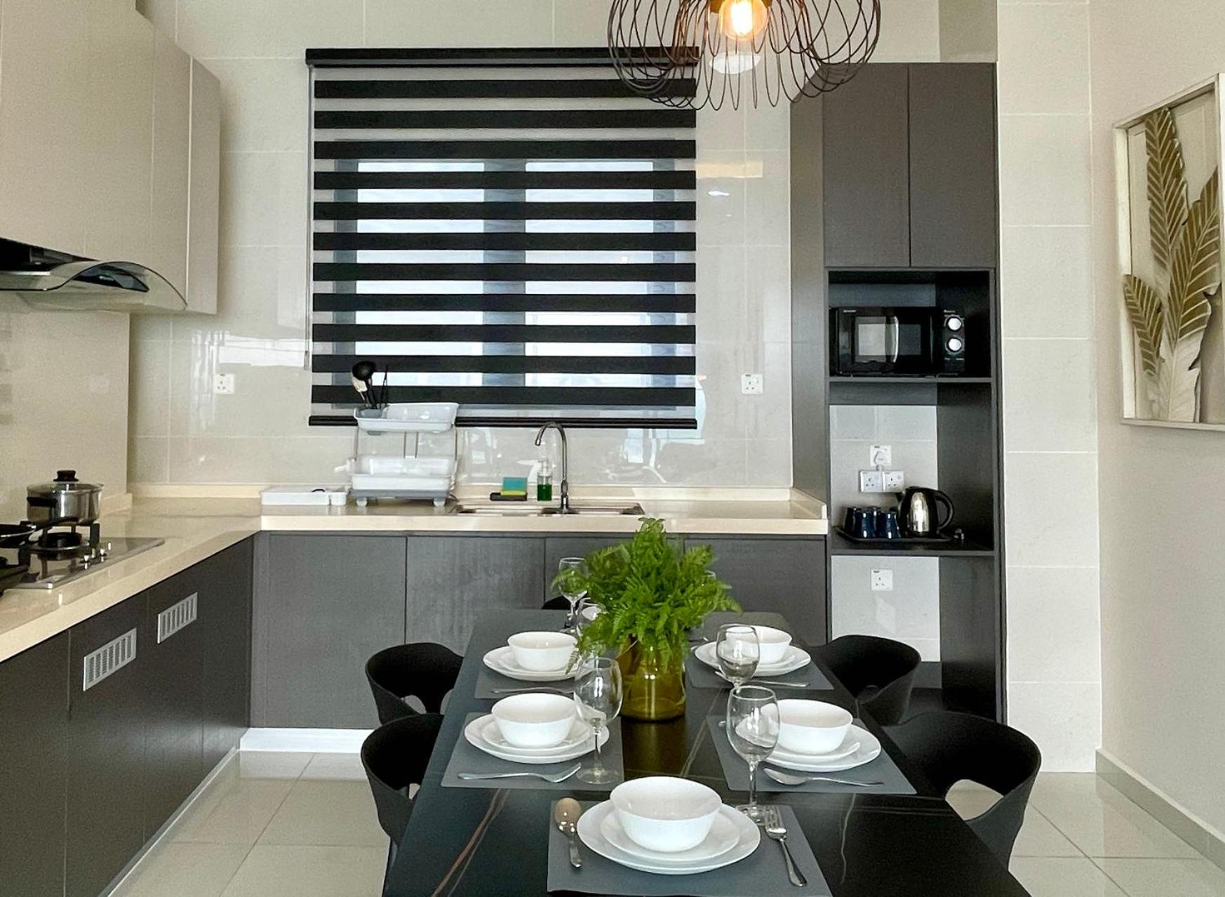 Modern Seaview Near CIQ Johor Bahru 3B3B