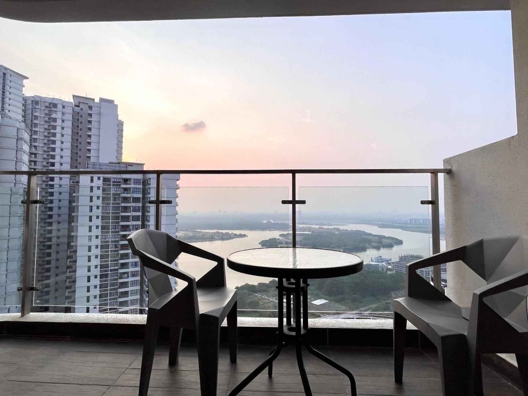 Modern Seaview Near CIQ Johor Bahru 3B3B