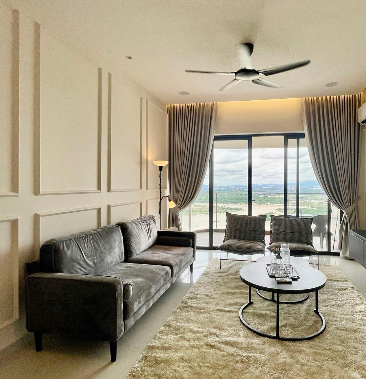 Modern Seaview Near CIQ Johor Bahru 3B3B
