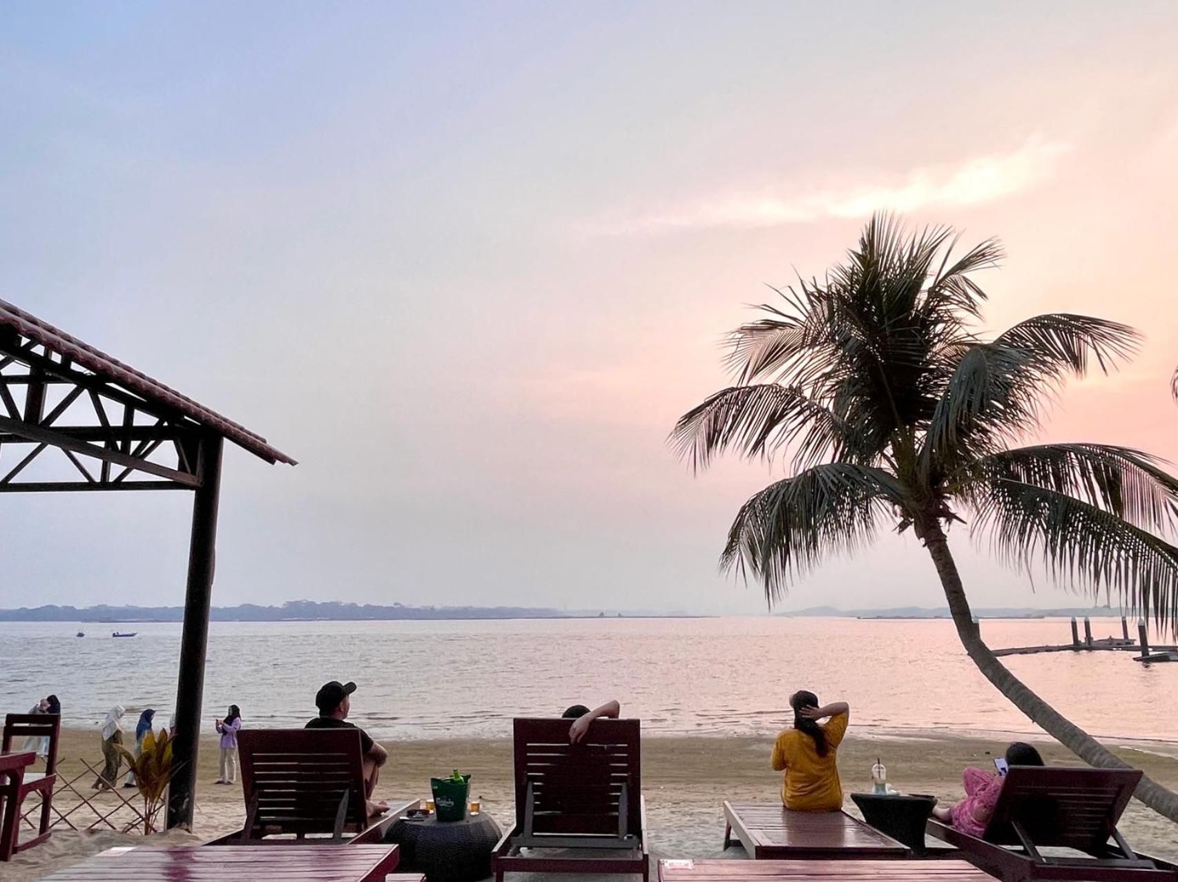 Modern Seaview Near CIQ Johor Bahru 3B3B