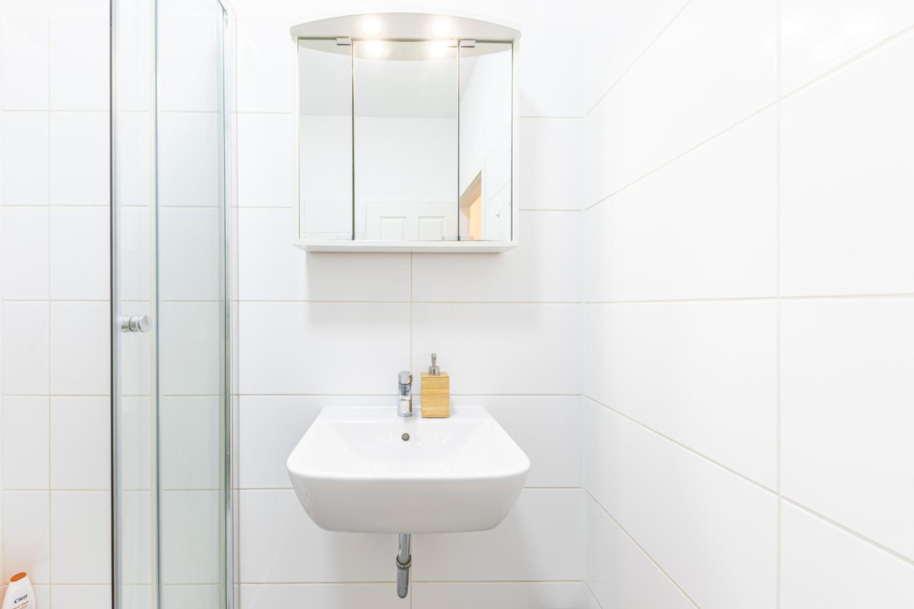 CALM & EASY by JR City Apartments