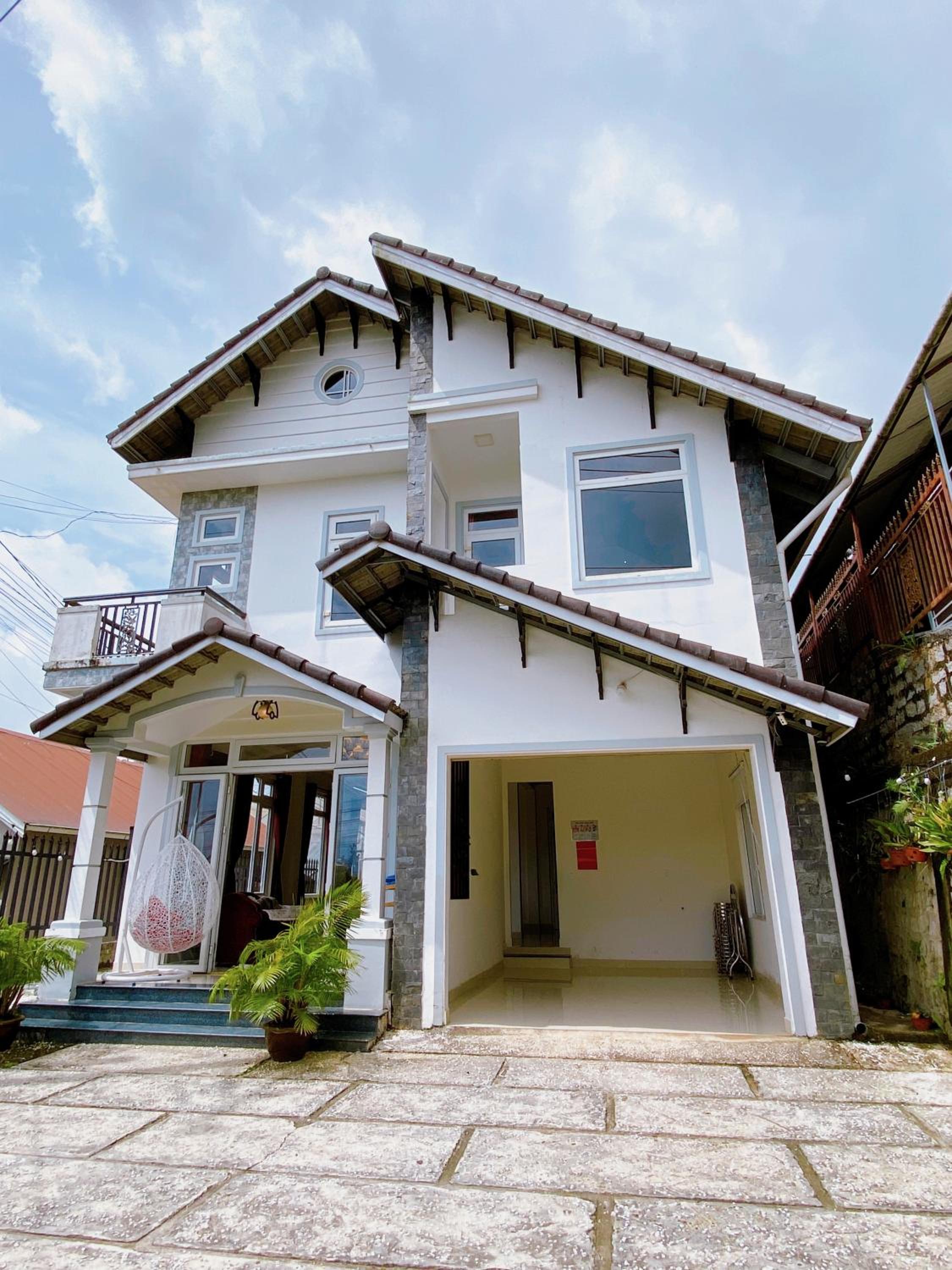 5 Bedroom Villa Da Lat with Garden BBQ near Center for Groups view 4