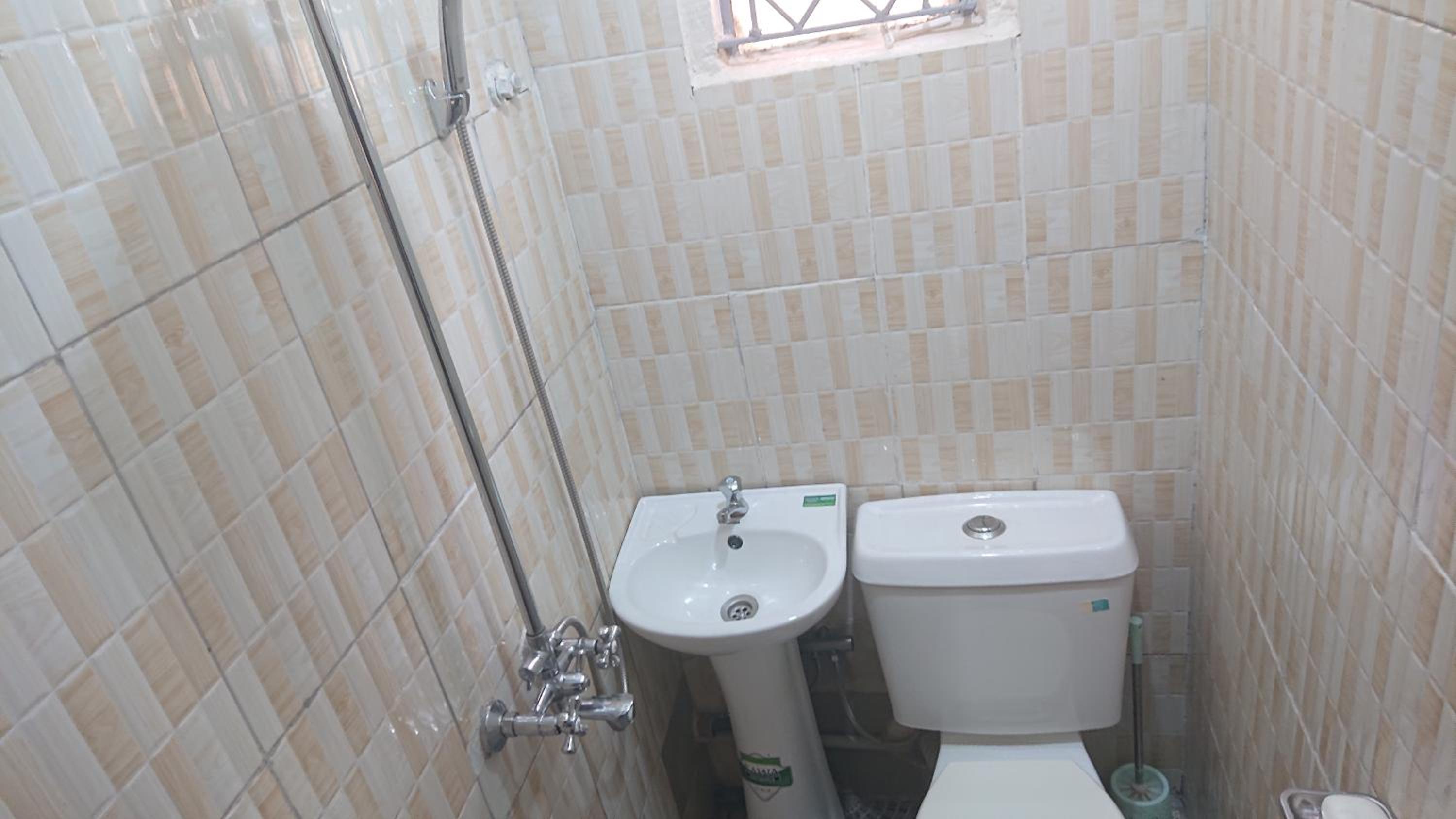 Residential Superb Rooms, With Wifi, Netflix, Parking, Kitchen view 4
