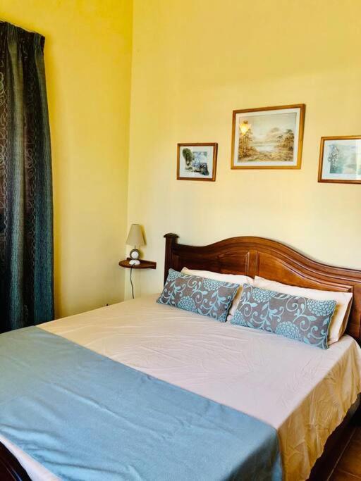 Elegant villa with direct access to the beach
