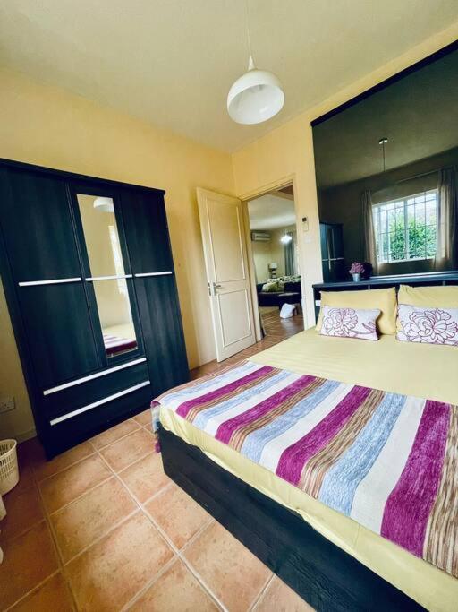 Elegant villa with direct access to the beach
