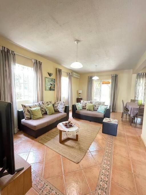 Elegant villa with direct access to the beach