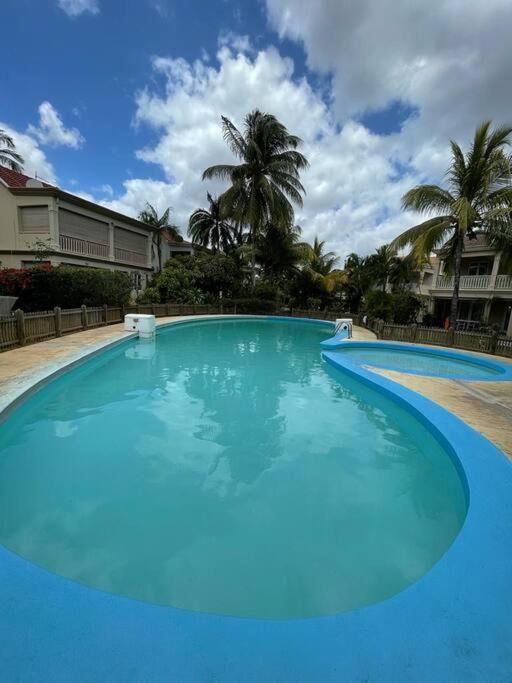 Elegant villa with direct access to the beach