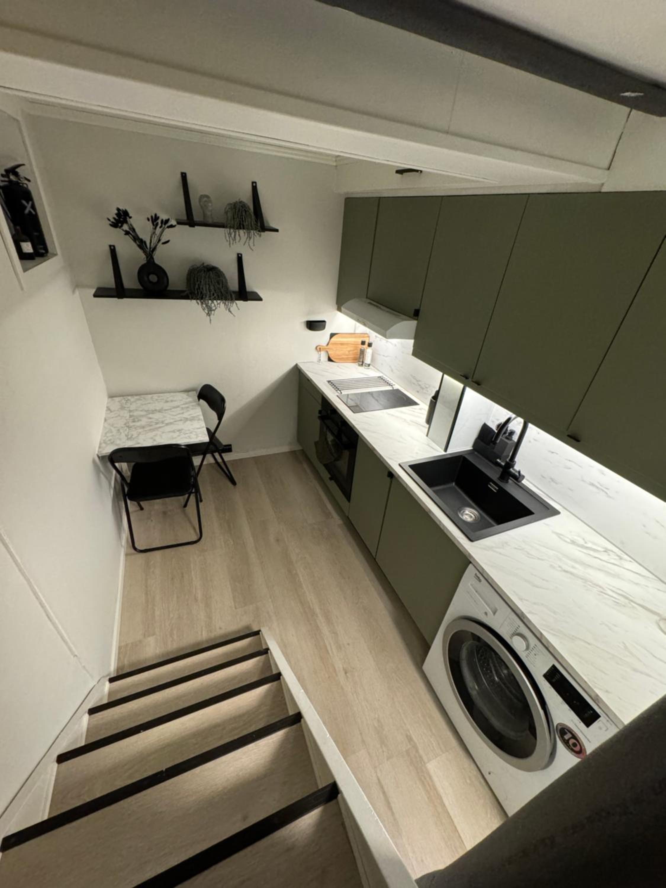 NEW! Modern - Central - Cozy place by the Sherpa stairs view 5