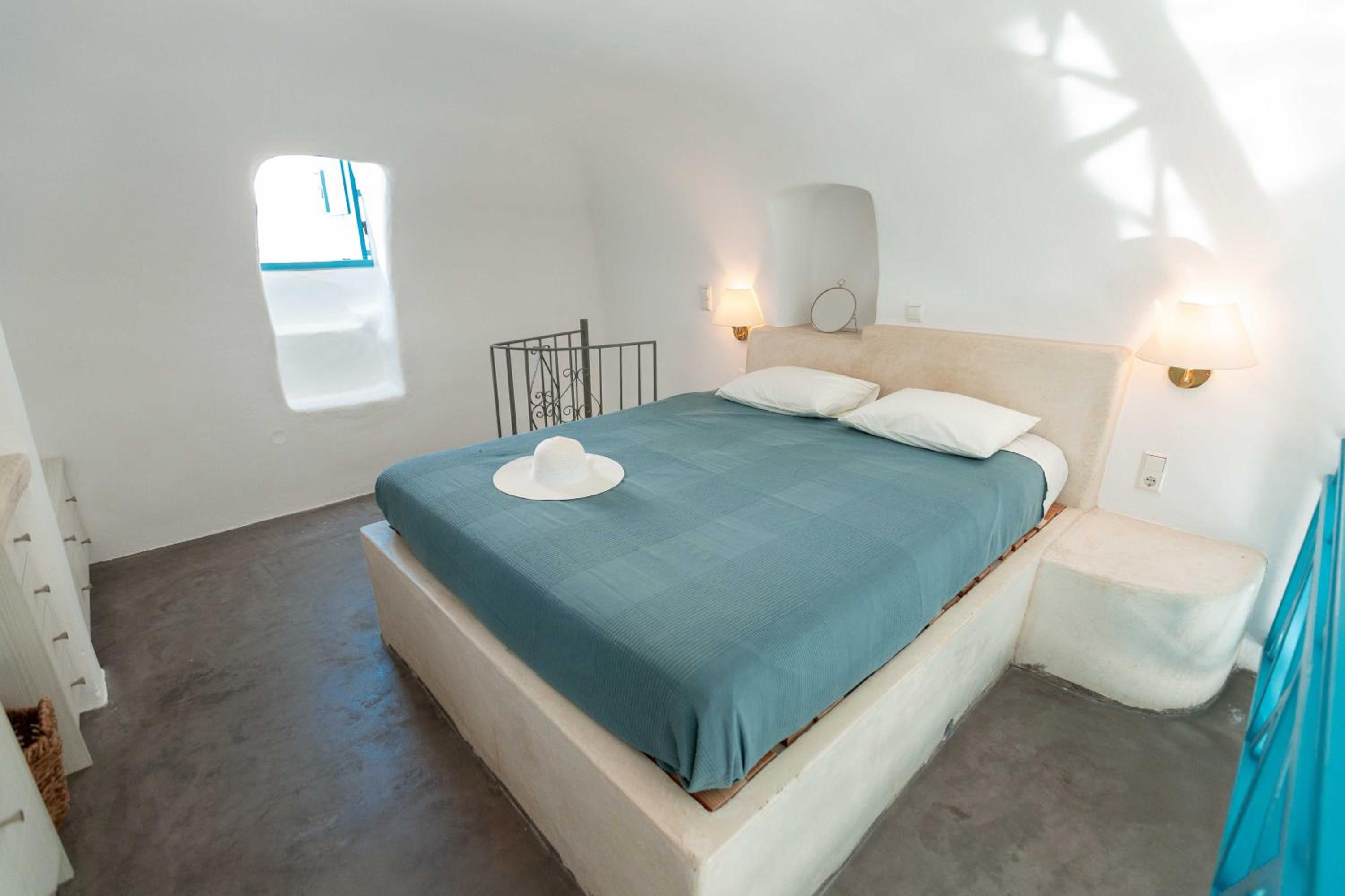 Santorini Karterados Retreat