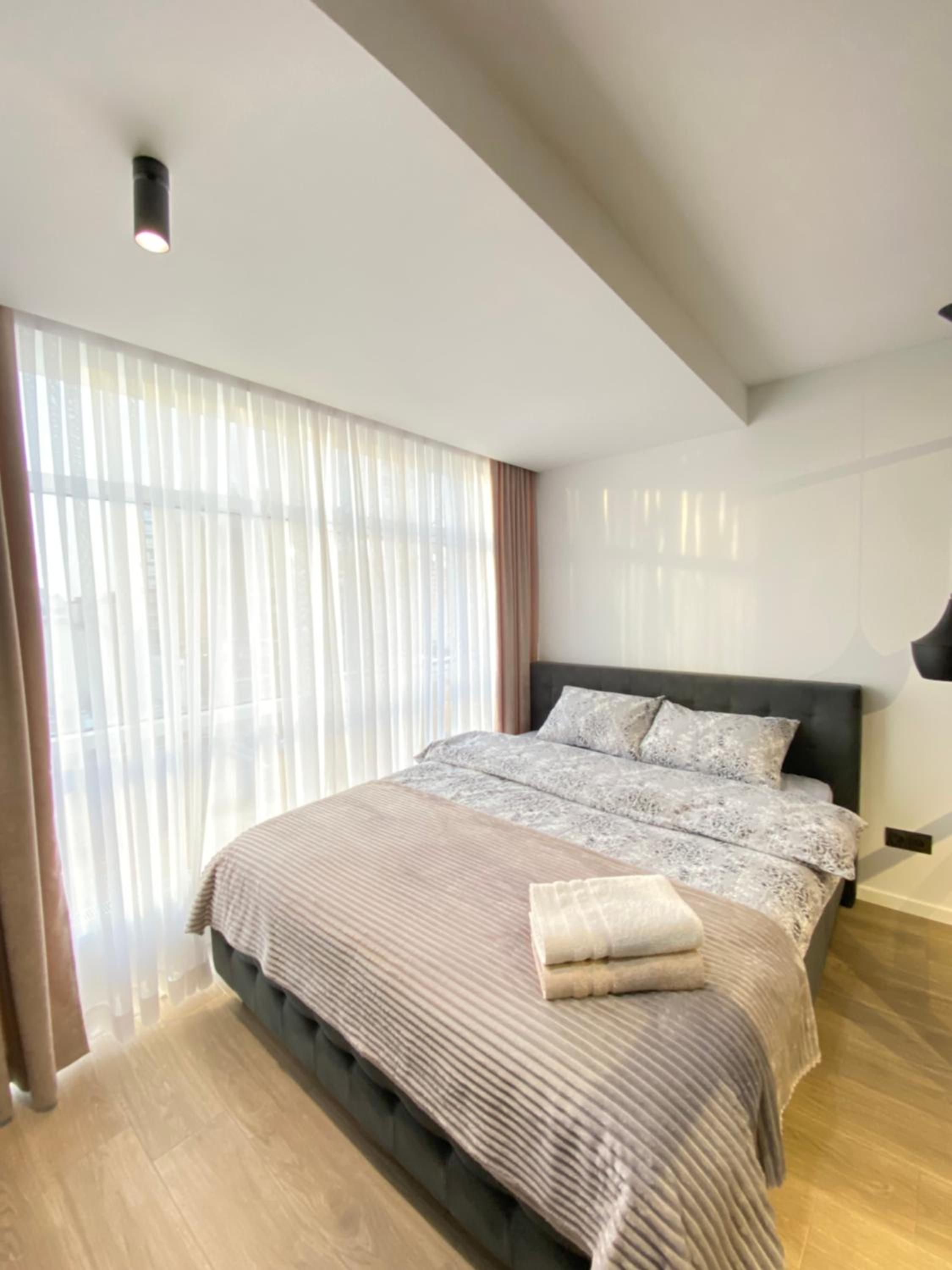 RentNow Cozy Central Apartment Lev Tolstoi 43b with Balcony
