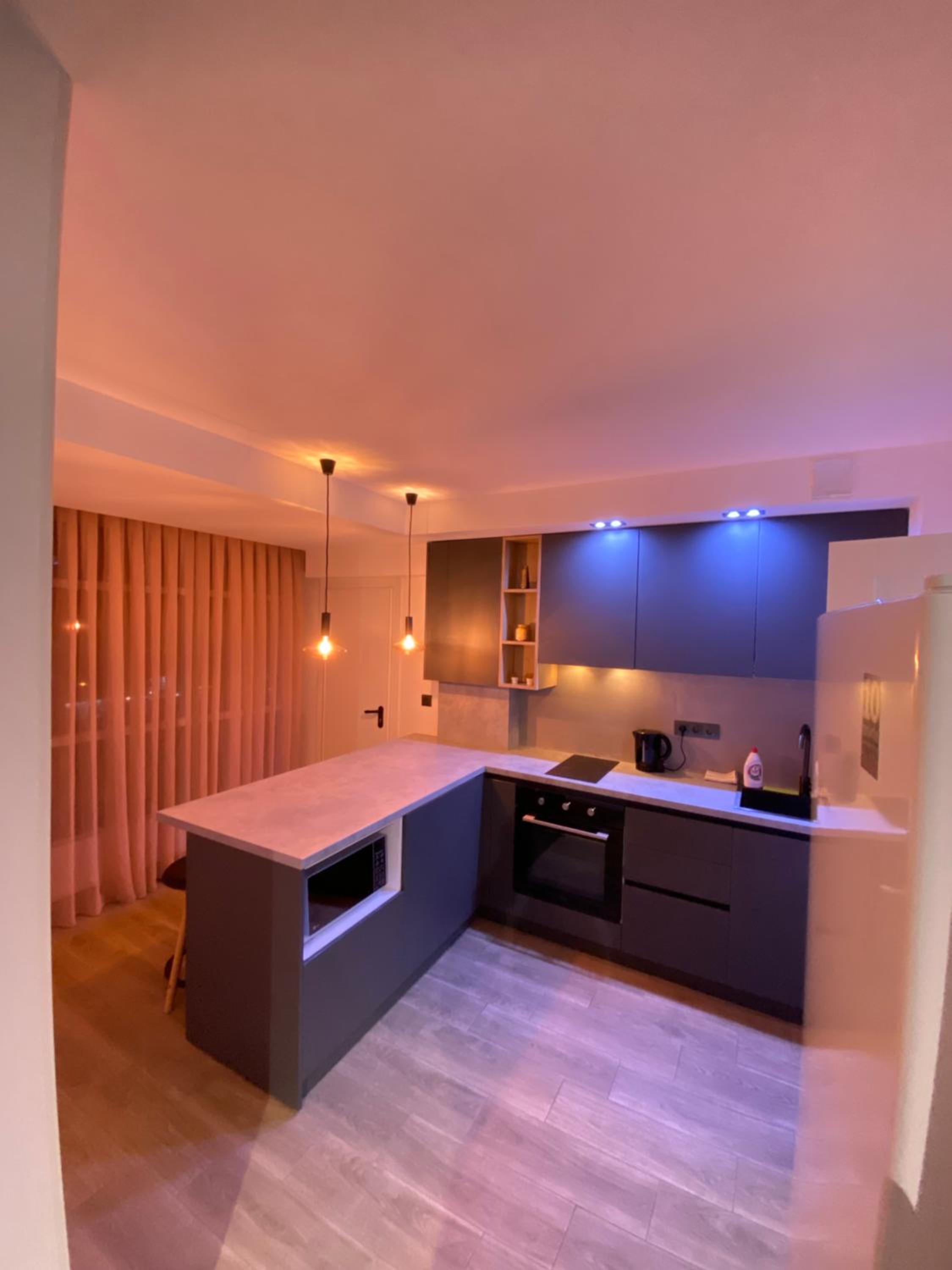 RentNow Cozy Central Apartment Lev Tolstoi 43b with Balcony
