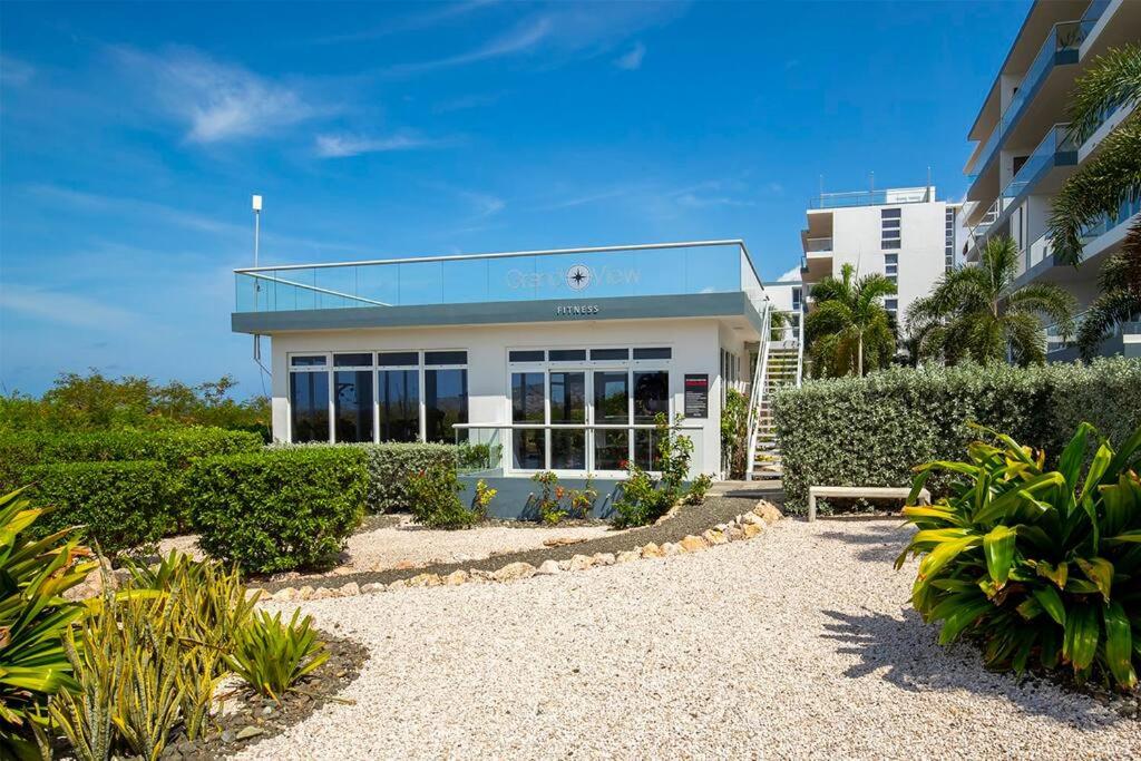 Magna Vista Apartment Pool and Gym