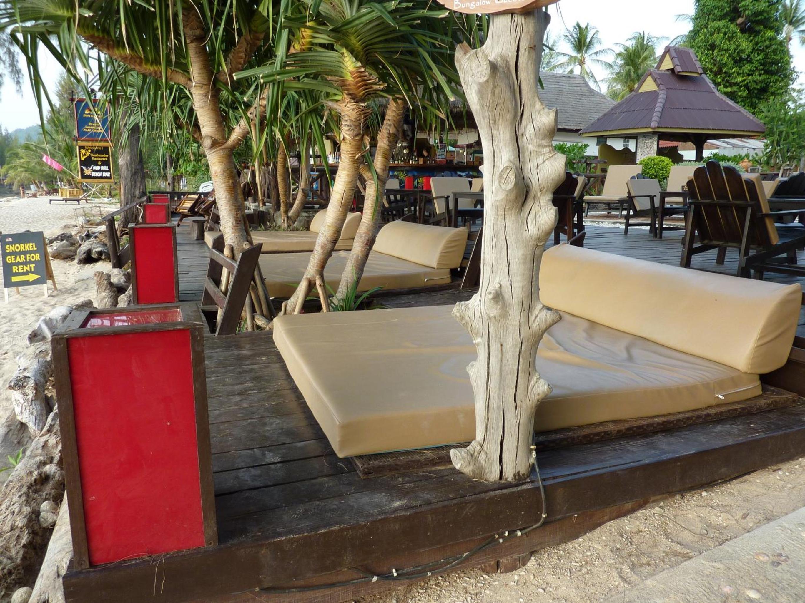 Lanta Castaway Beach Resort