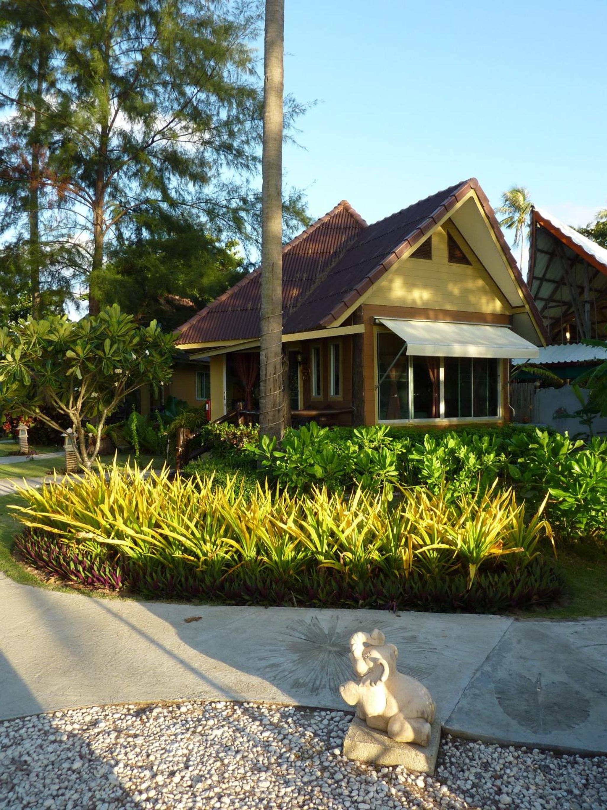 Lanta Castaway Beach Resort