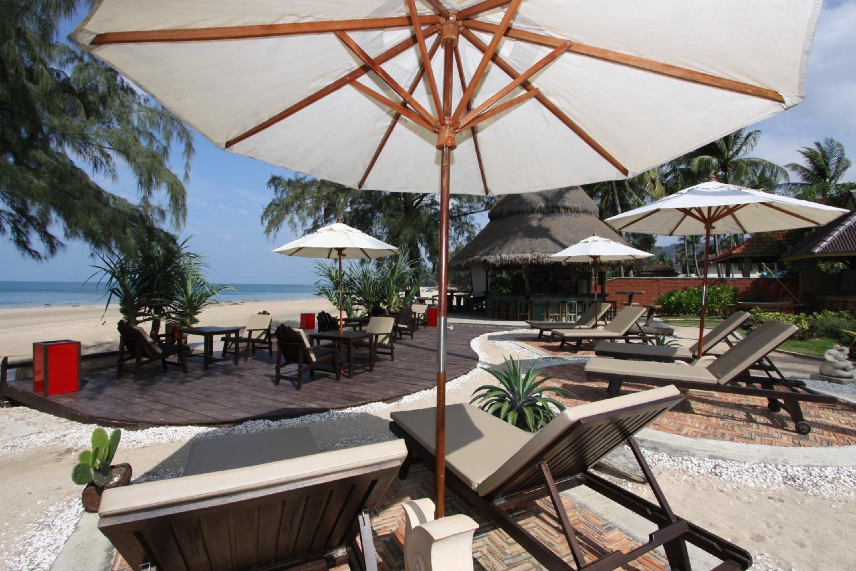 Lanta Castaway Beach Resort