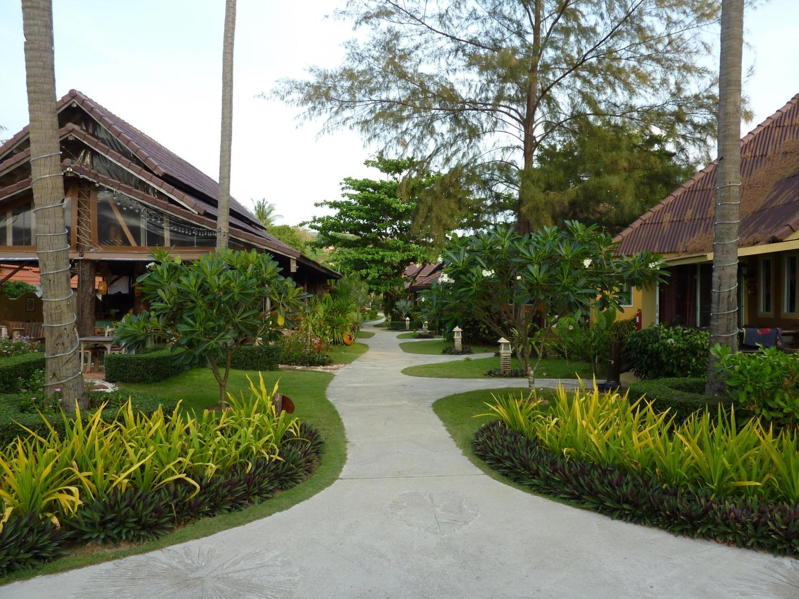 Lanta Castaway Beach Resort