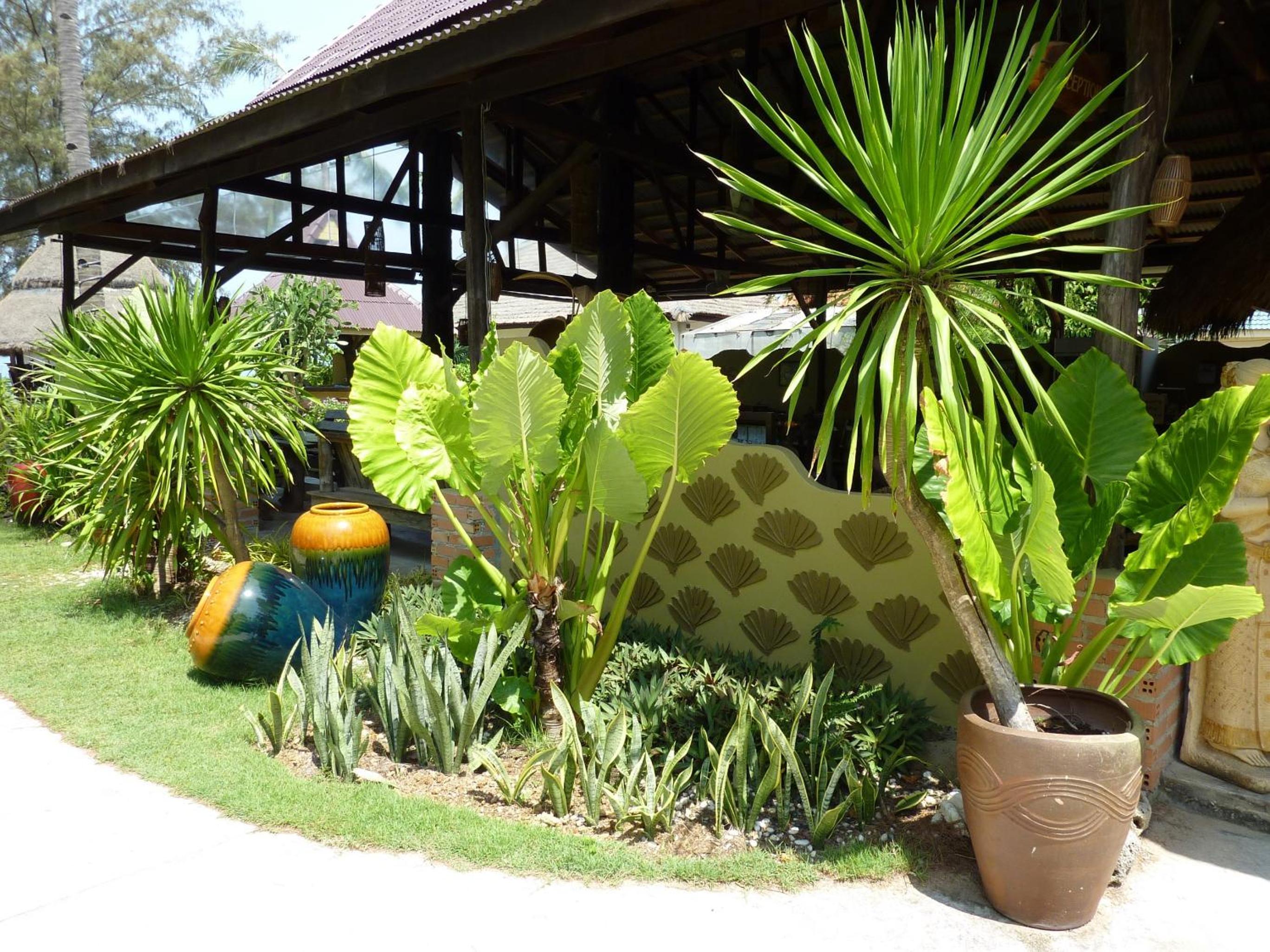 Lanta Castaway Beach Resort