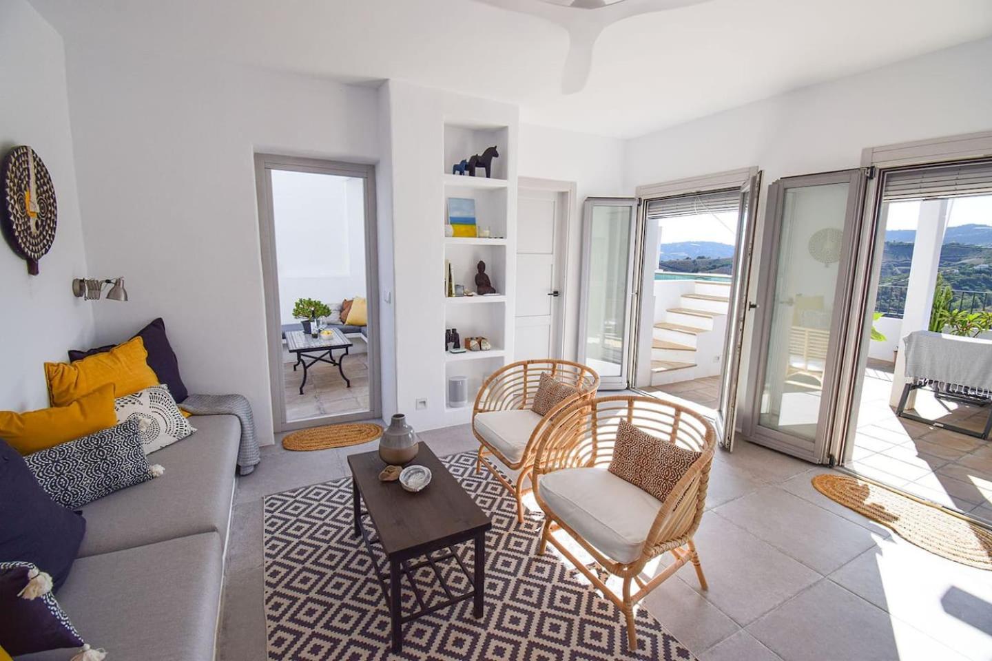 La Orza, Frigiliana Luxury center townhouse with pool and parking HansOnHoliday Rentals