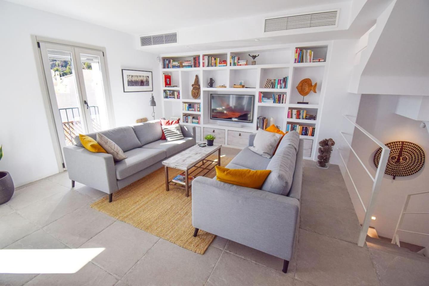 La Orza, Frigiliana Luxury center townhouse with pool and parking HansOnHoliday Rentals