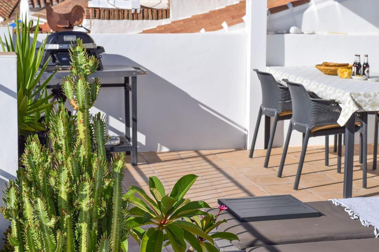 La Orza, Frigiliana Luxury center townhouse with pool and parking HansOnHoliday Rentals