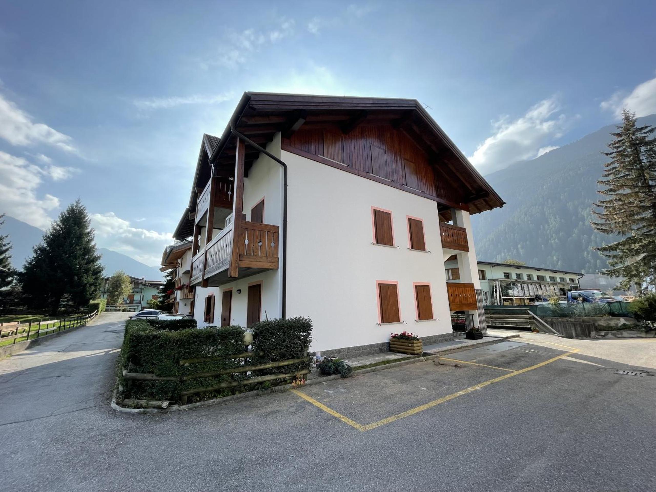 060 Bilocale, Giustino