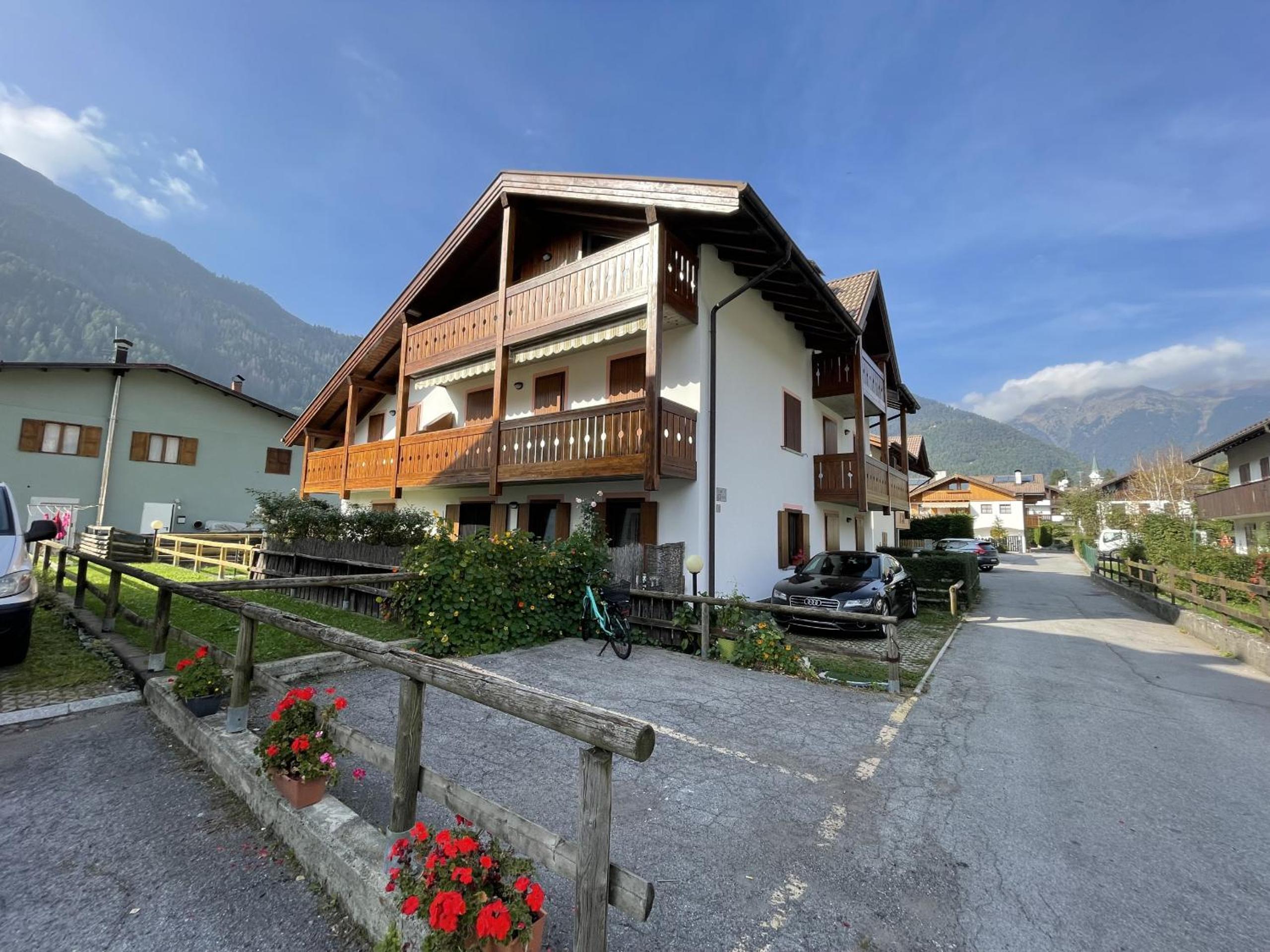 060 Bilocale, Giustino