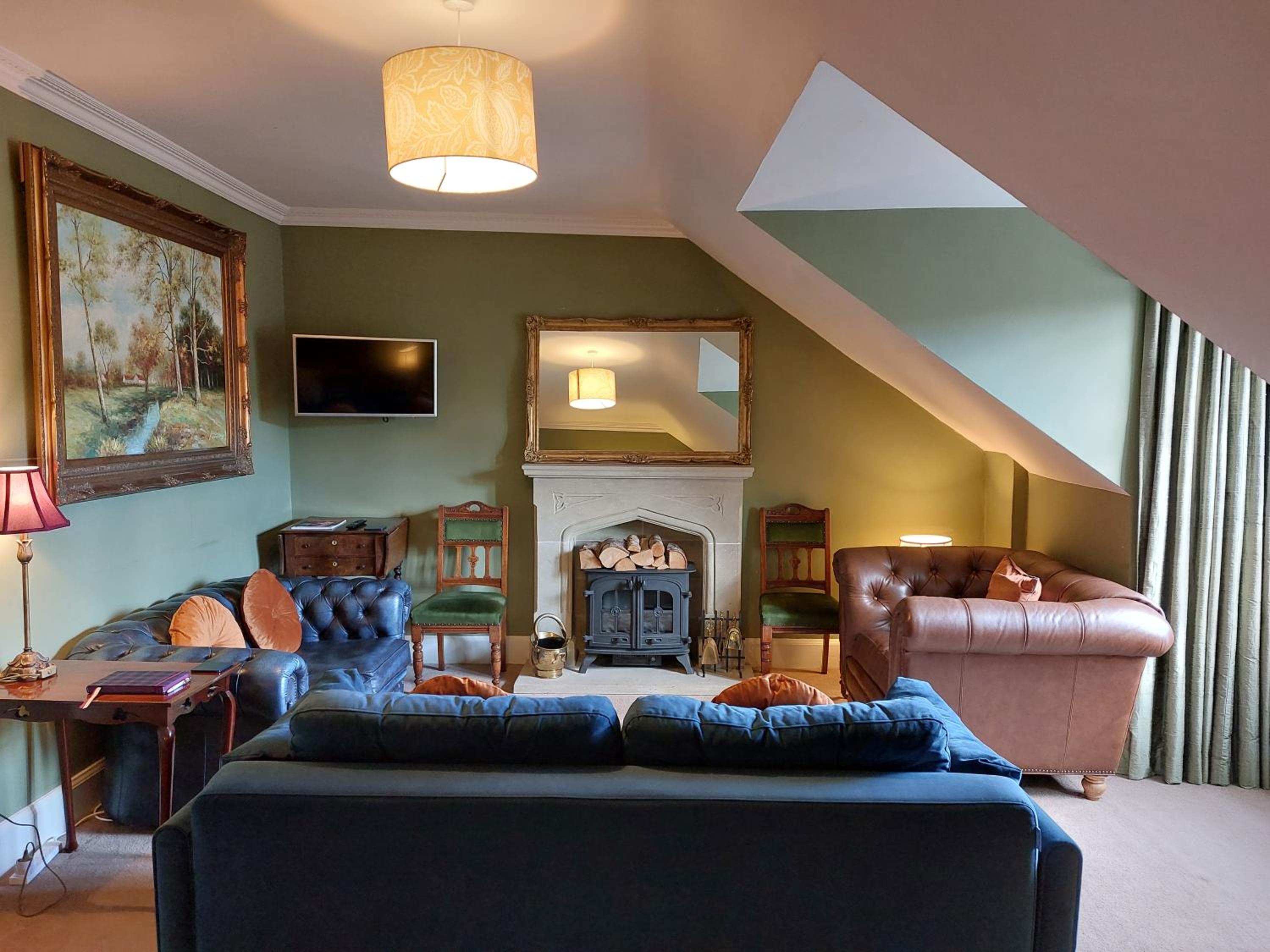 Stunning 5BR Royal Mile Penthouse