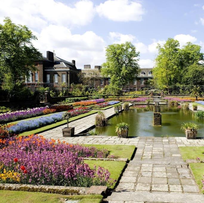Central Stunning 2BR Flat w2 Patio in Kensington