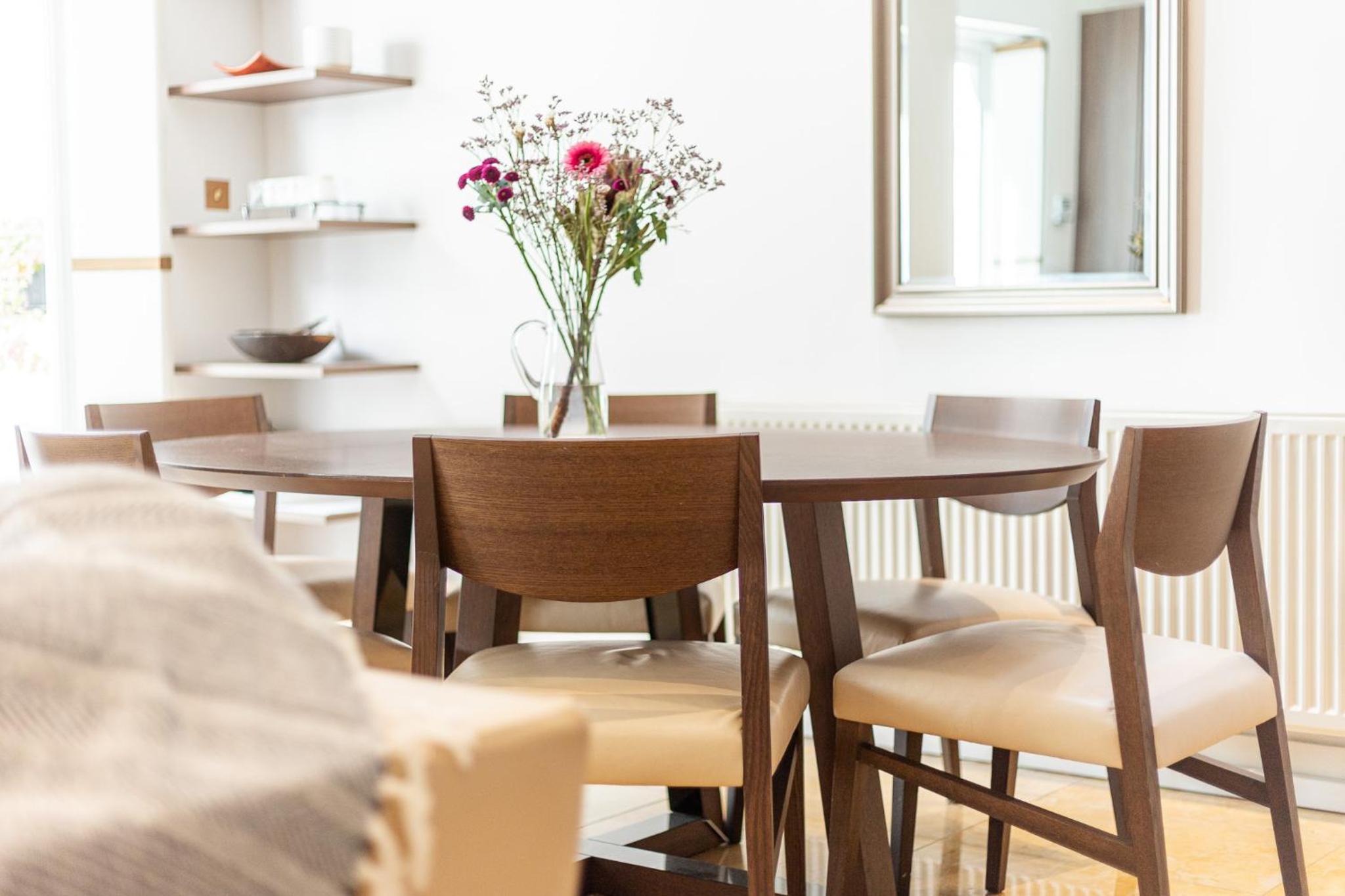 Central Stunning 2BR Flat w2 Patio in Kensington