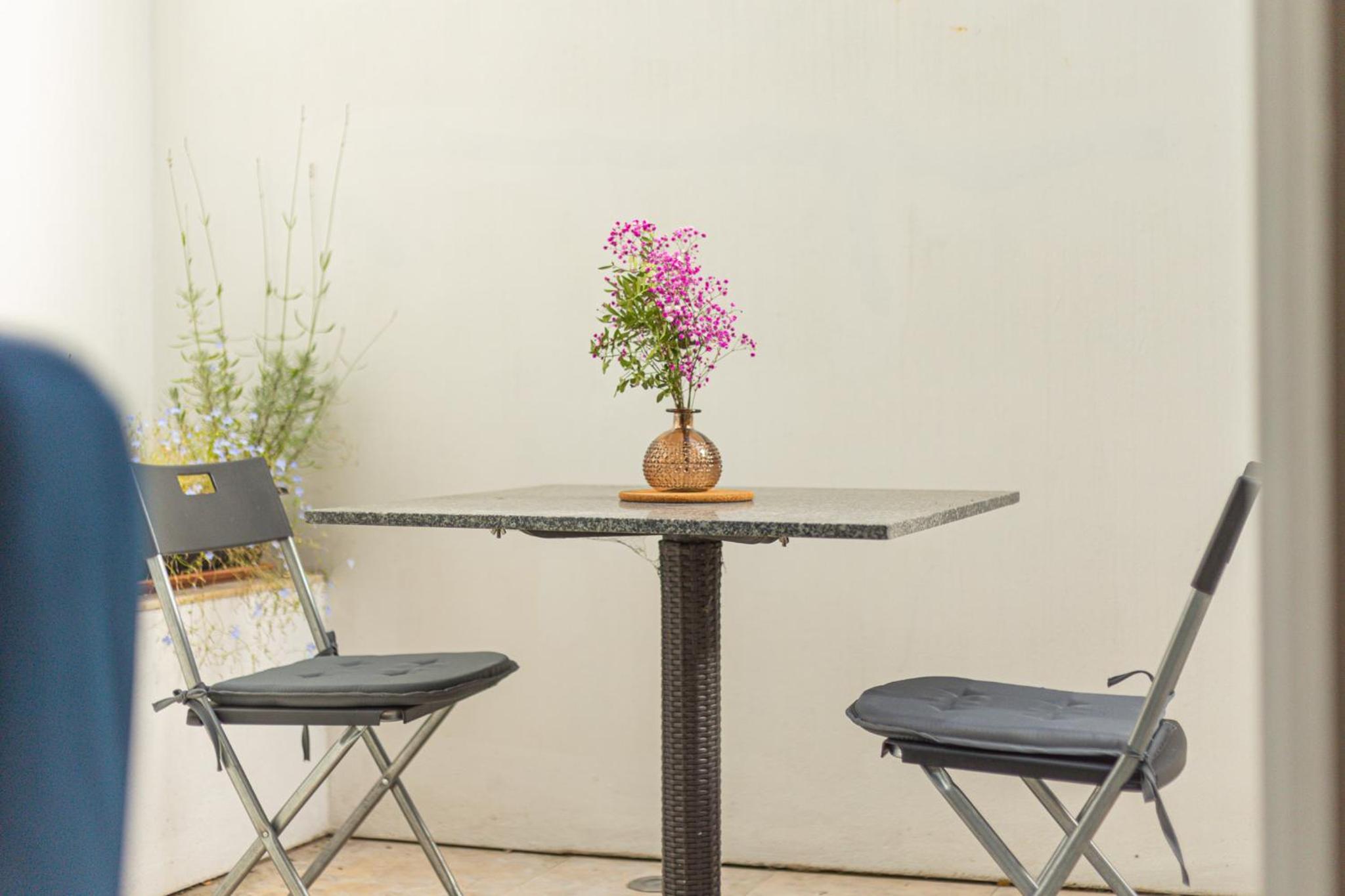 Central Stunning 2BR Flat w2 Patio in Kensington
