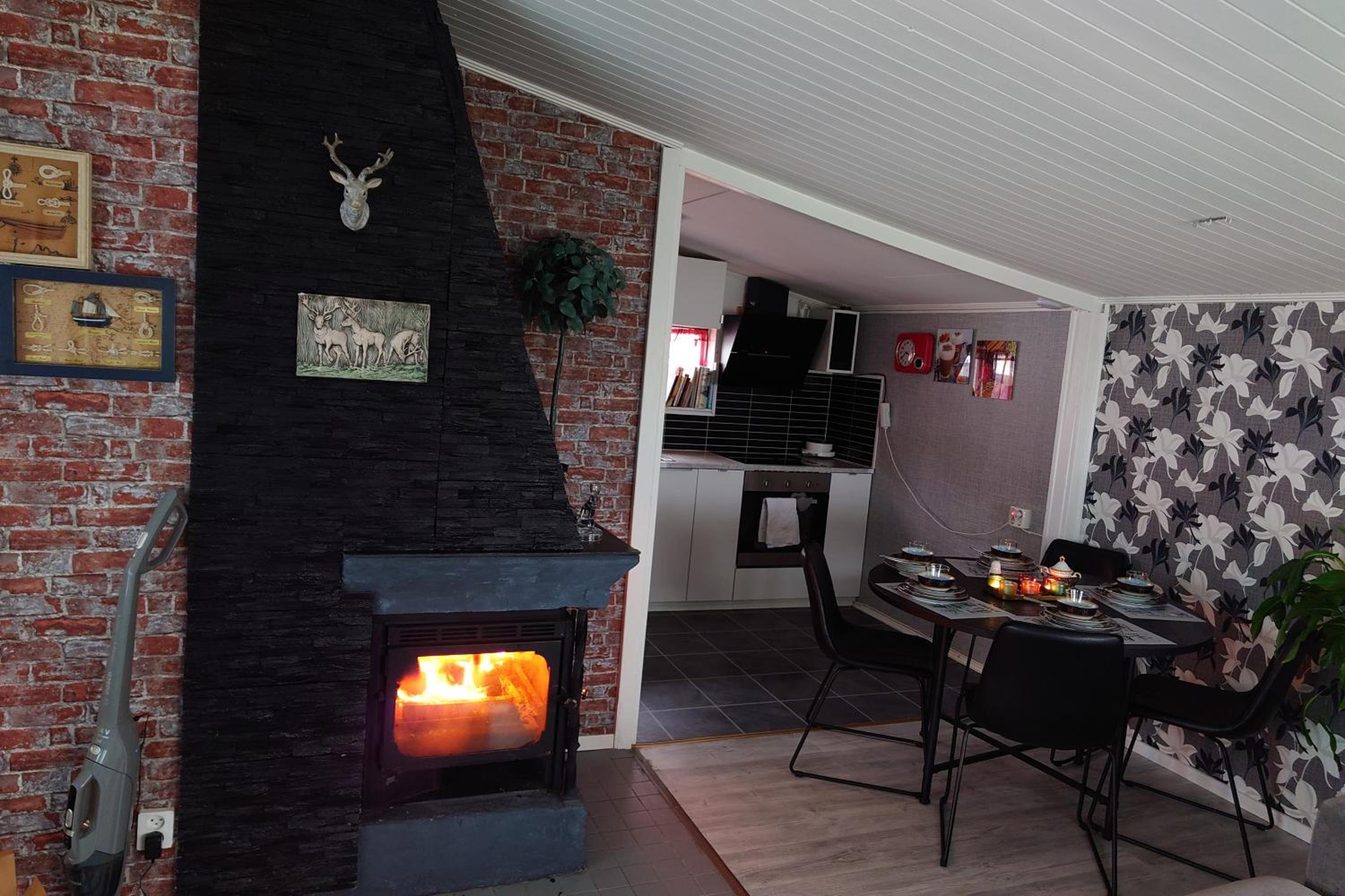 Anten Lake House